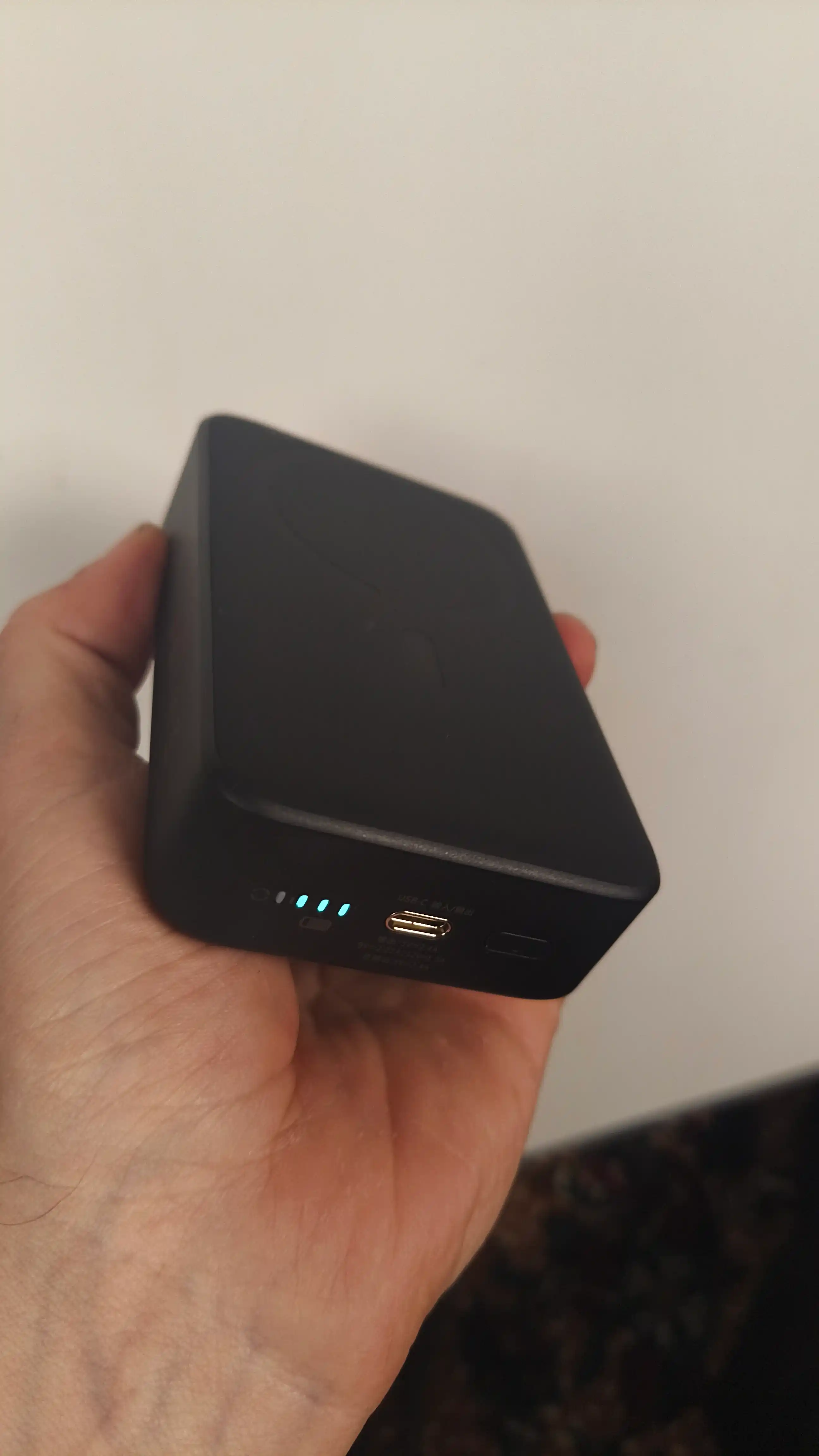 Baseus MagSafe tashqi akkumulyatori, 10000 mA/soat simsiz zaryadlash imkoniyati