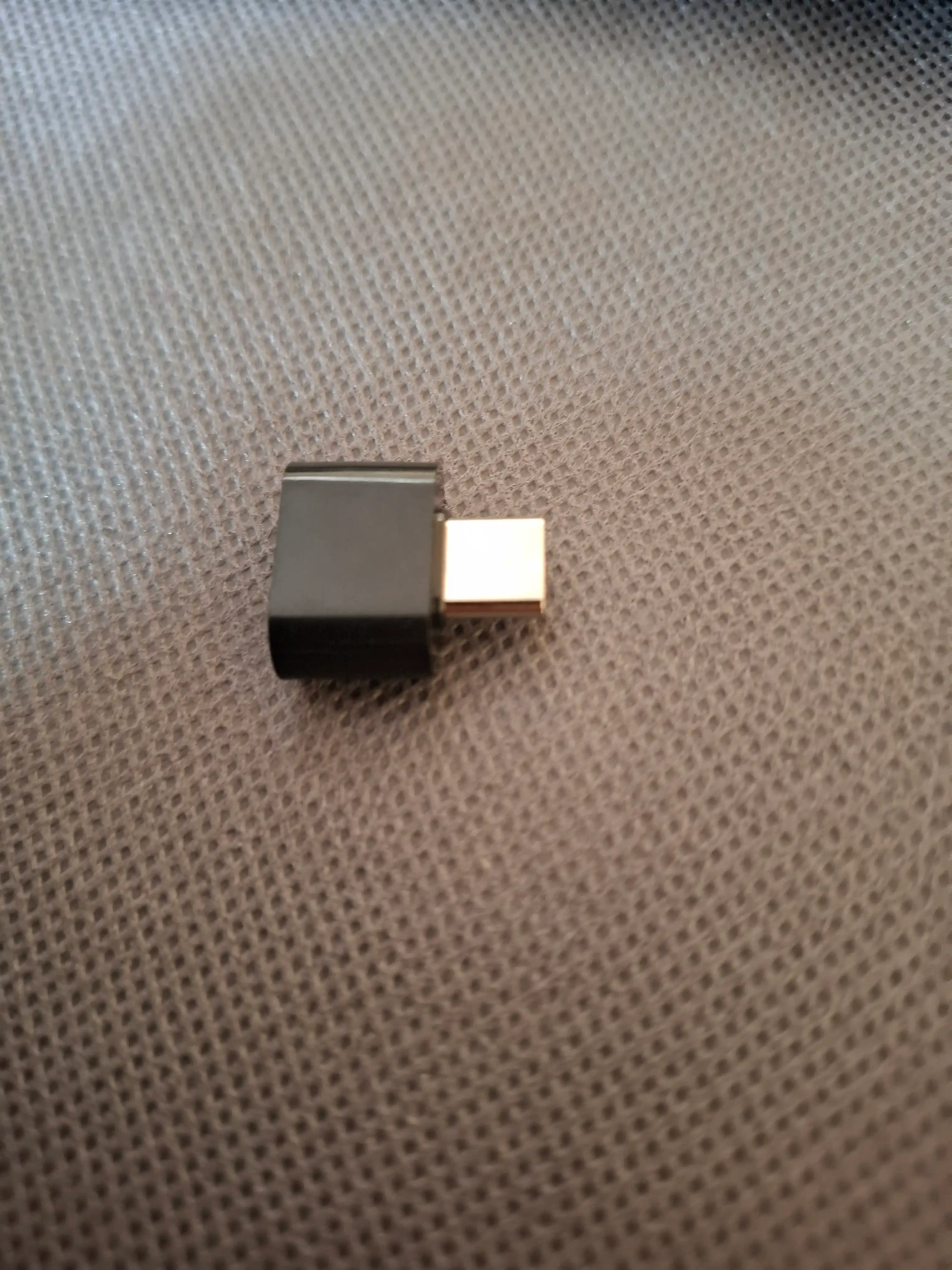 USB Type-C, USB Micro va USB Lightning adapteri