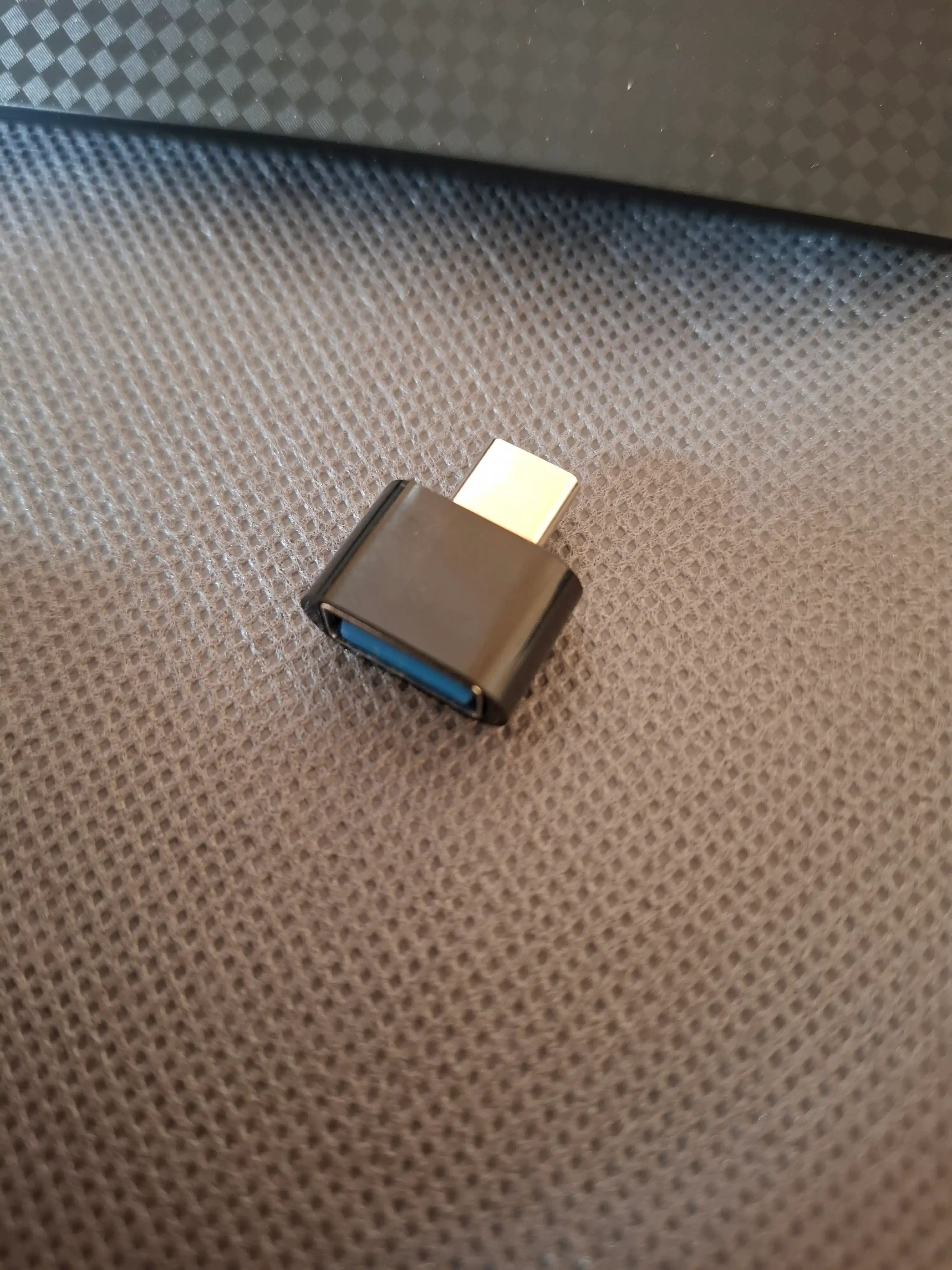 USB Type-C, USB Micro va USB Lightning adapteri