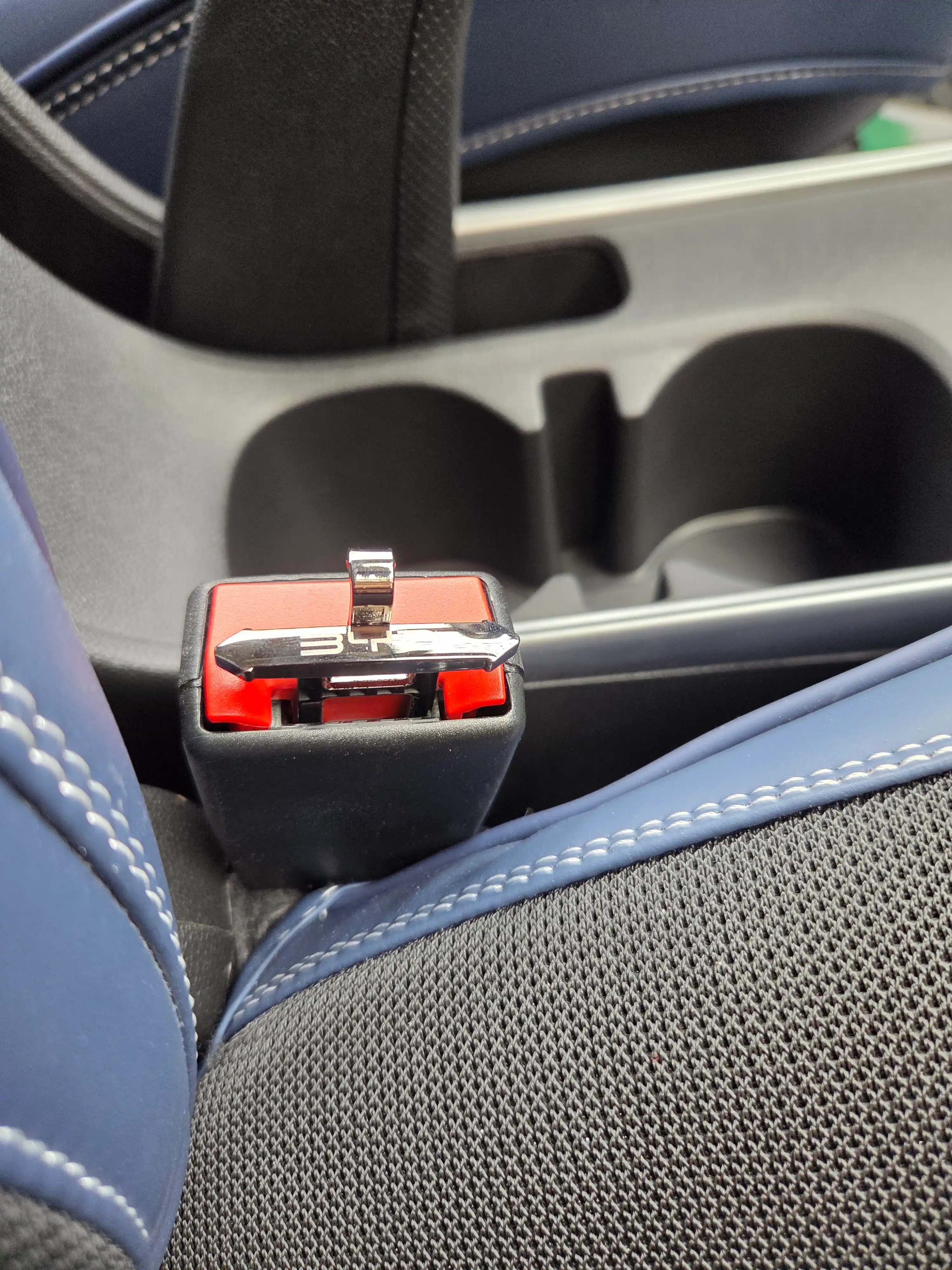 Avtomobil xavfsizlik kamari zaglushkasi – metall kamar klipsi, dizayn BYD, CHEVROLET