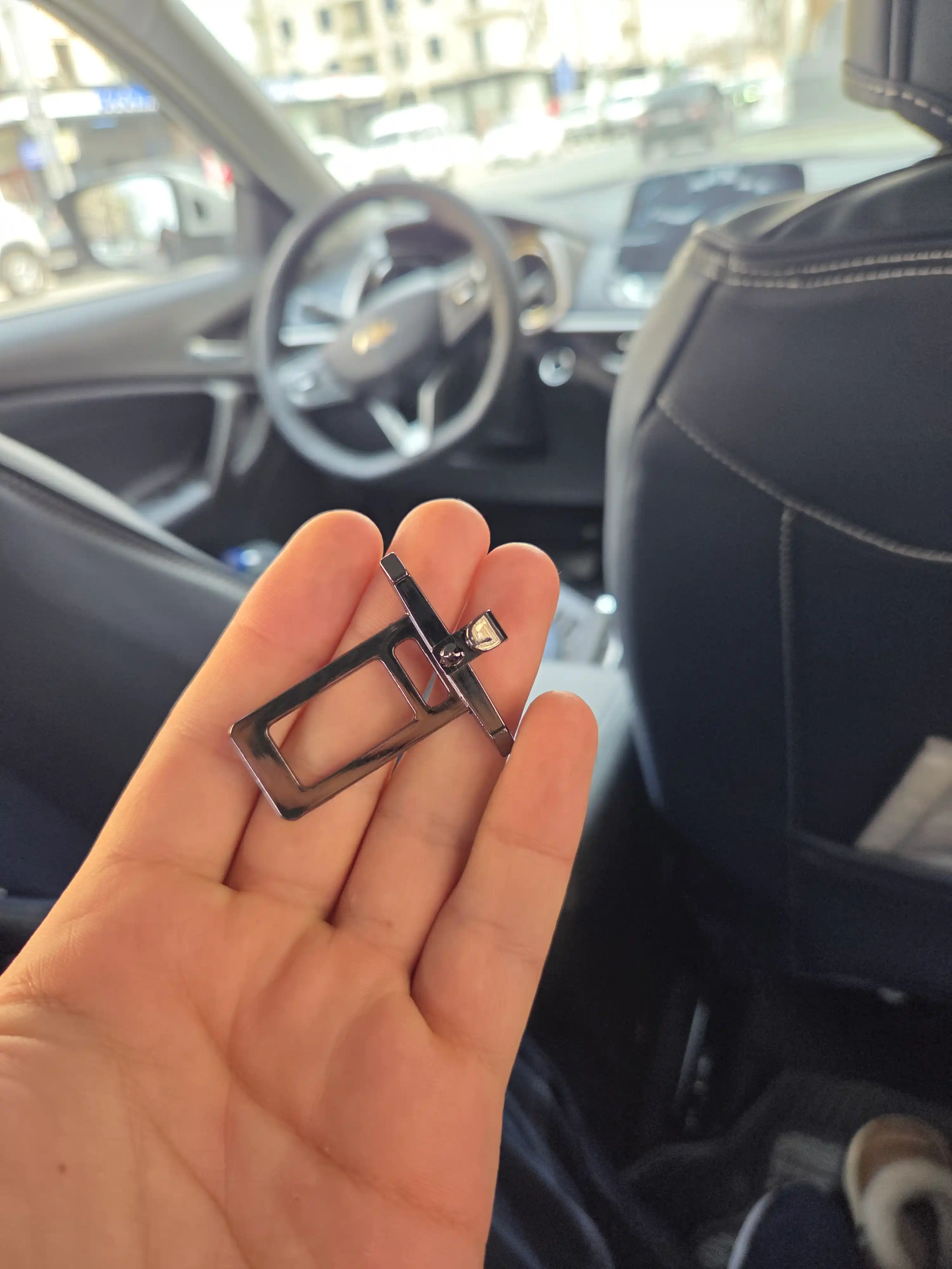 Avtomobil xavfsizlik kamari zaglushkasi – metall kamar klipsi, dizayn BYD, CHEVROLET
