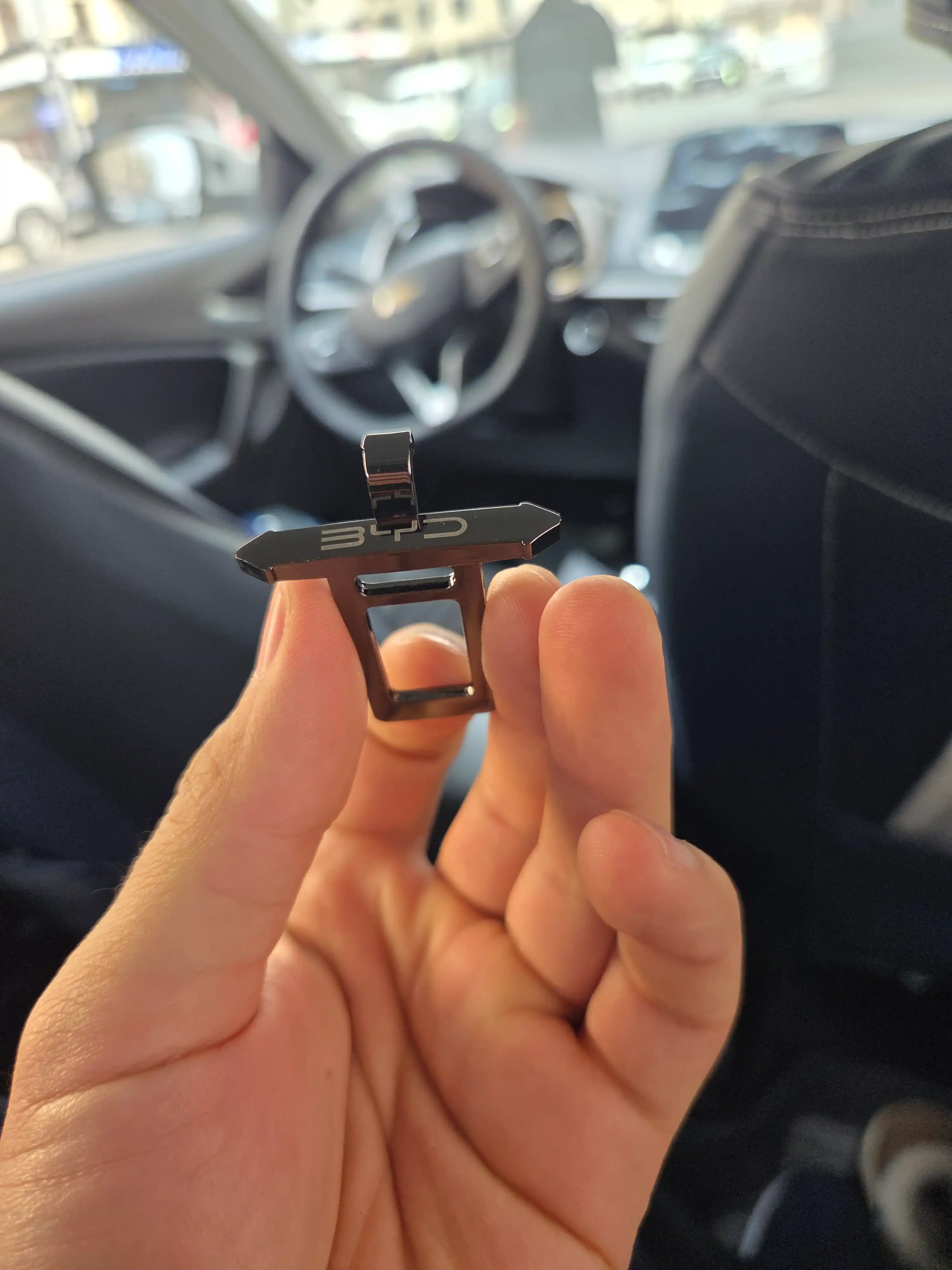 Avtomobil xavfsizlik kamari zaglushkasi – metall kamar klipsi, dizayn BYD, CHEVROLET