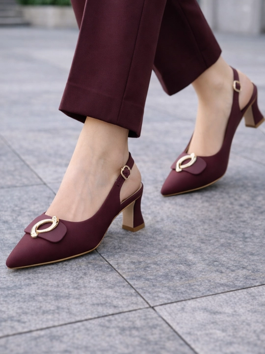 Ayollar uchun elegant slingback tufli, uchli burunli, poshnali, bezakli model