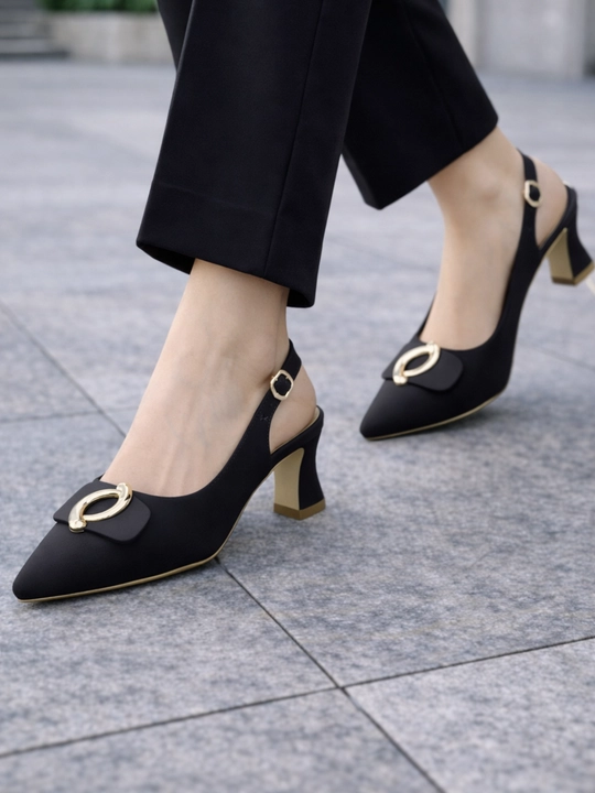 Ayollar uchun elegant slingback tufli, uchli burunli, poshnali, bezakli model