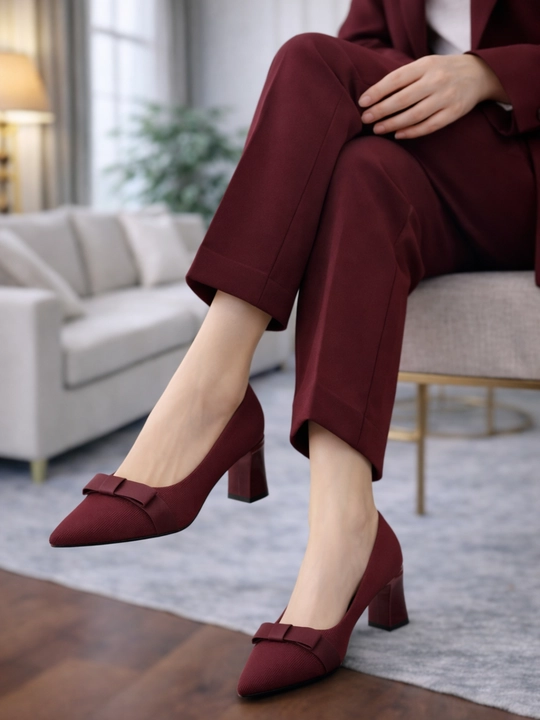 Ayollar uchun elegant poshnali tufli, uchli burunli, nafis va zamonaviy model