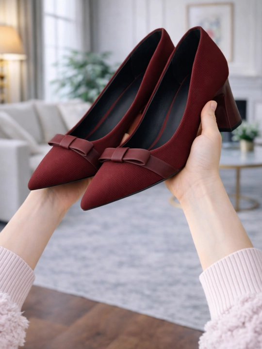 Ayollar uchun elegant poshnali tufli, uchli burunli, nafis va zamonaviy model
