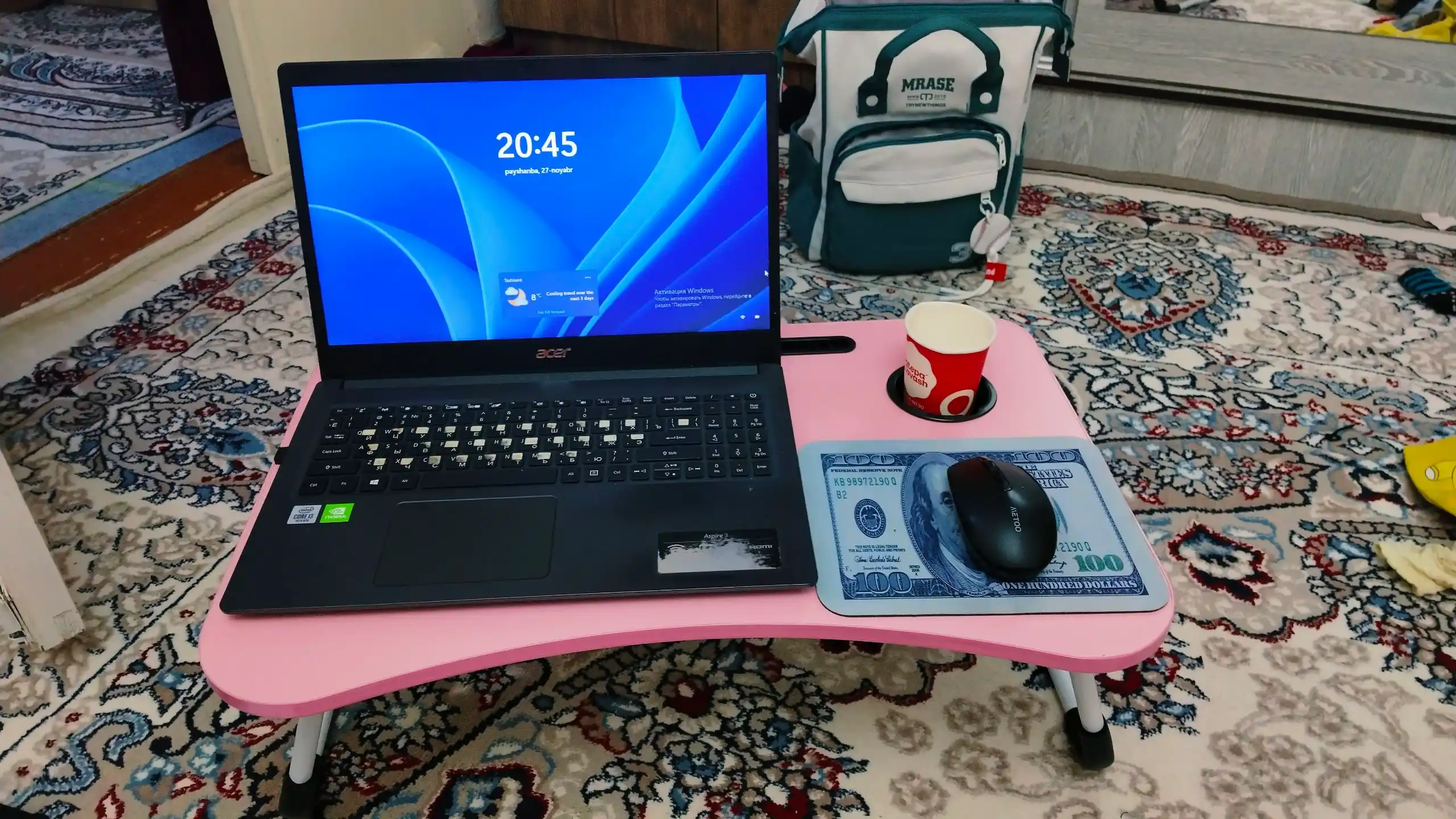 Ko'chma yig'iladigan stol parta, noutbuk, planshet, telefon, dars uchun
