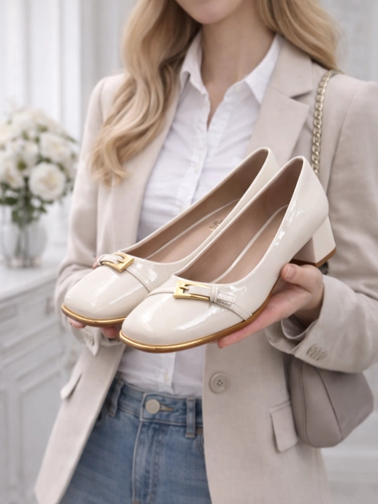 Ayollar учун lakli klassik tufli, past poshnali, oltin bezakli elegant model - 