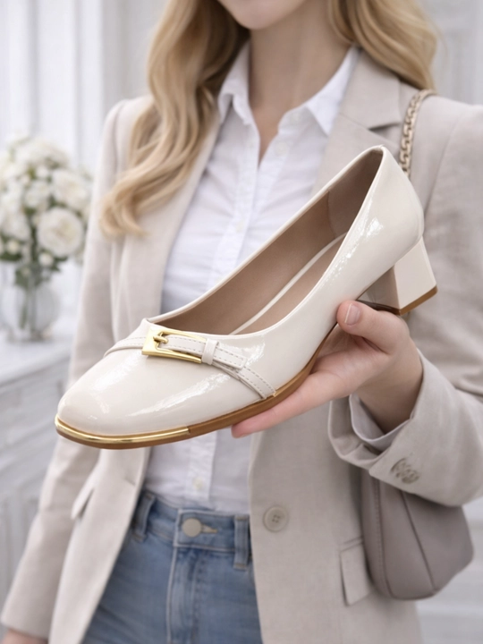 Ayollar учун lakli klassik tufli, past poshnali, oltin bezakli elegant model