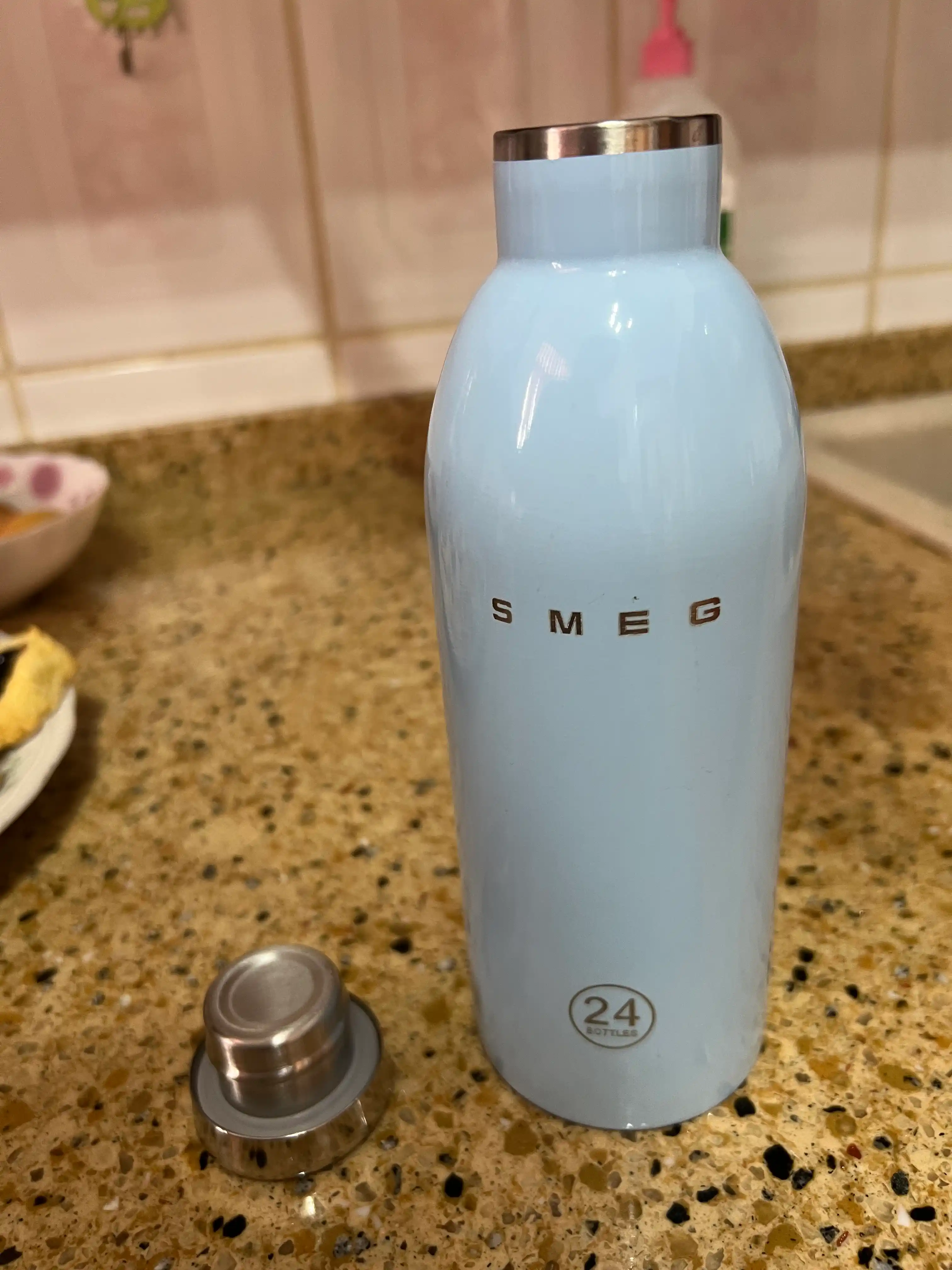 Термобутылка SMEG, модель 24 Bottles - сохраняет тепло 12 часов, холод 24 часов, 500 мл