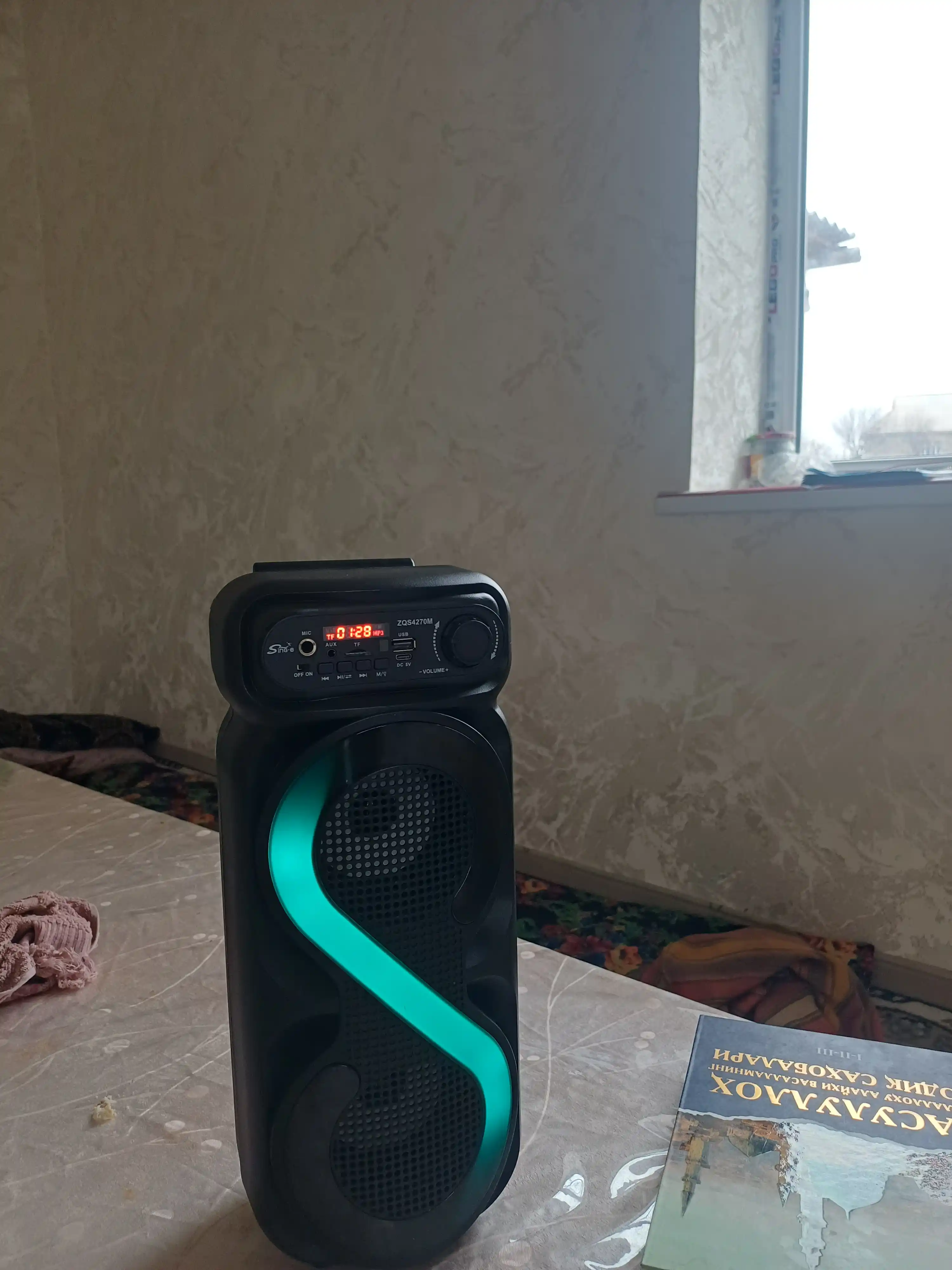 Portativ Kolonka, Simsiz Bluetooth Karaoke musiqasi, mikrofonli, pultli va RGB yorug'lik