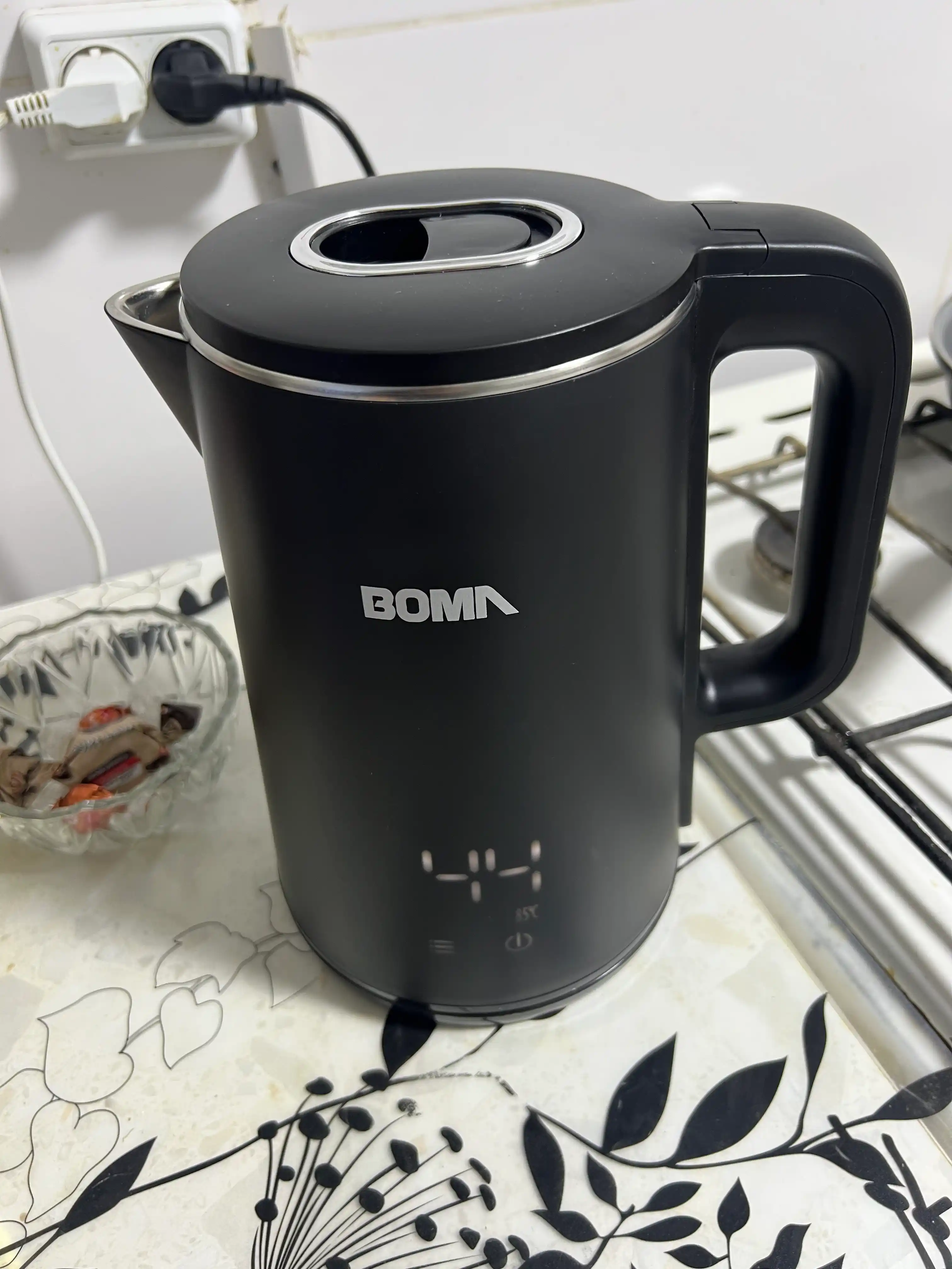 Elektr choynaglar BOMA 1500Vt, shisha, po'lat va sensorli displey 2-2,5 litr, LED va 360°