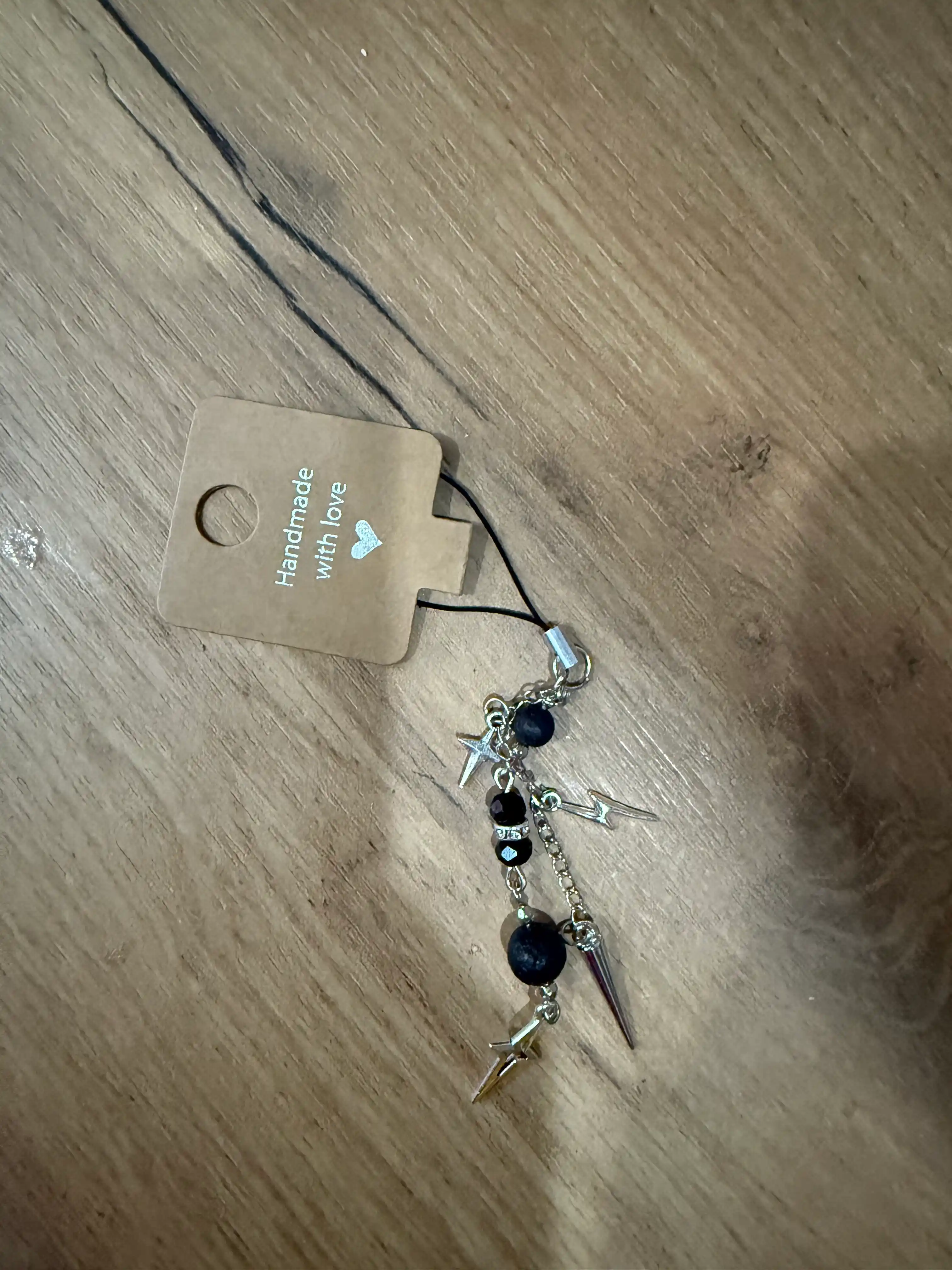 Telefon, sumka va kalitlar uchun brelok, choker-brelok, turli gadjetlar uchun aksessuar
