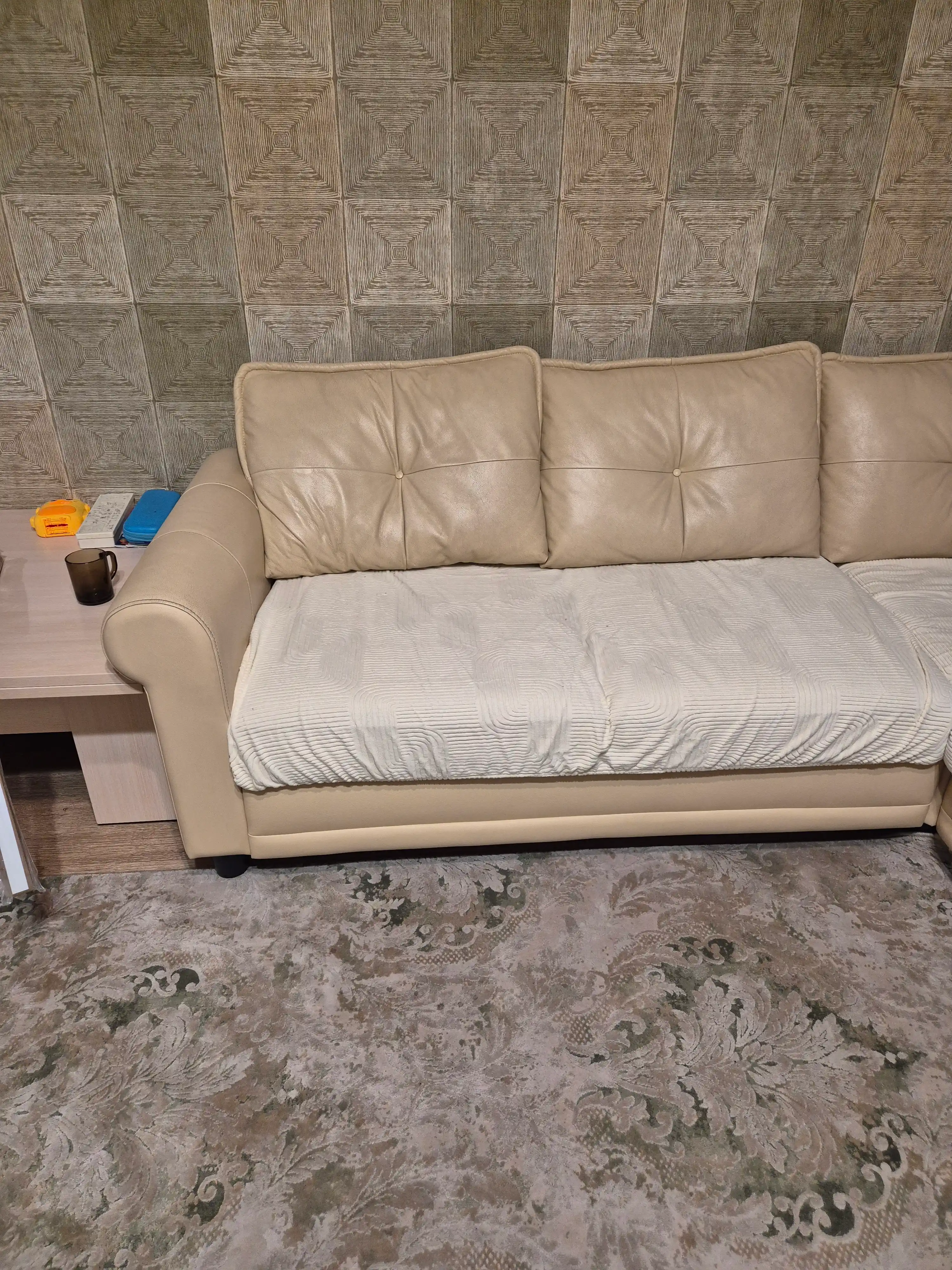Elastik tasmali mebel qoplamasi, burchakli divan uchun, yostiq jild bilan