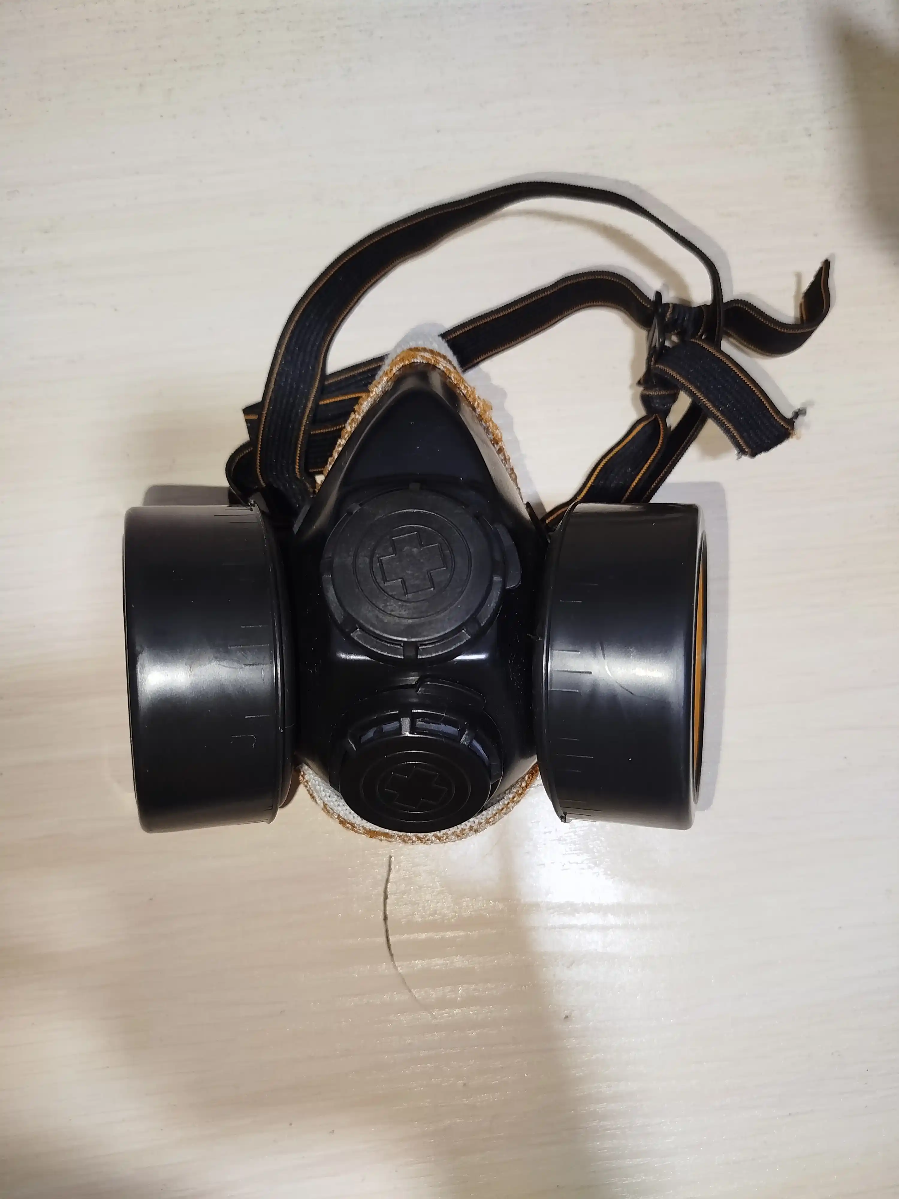 Ro'yxatdan o'tish mumkin chang va kimyoviy respirator NP 306