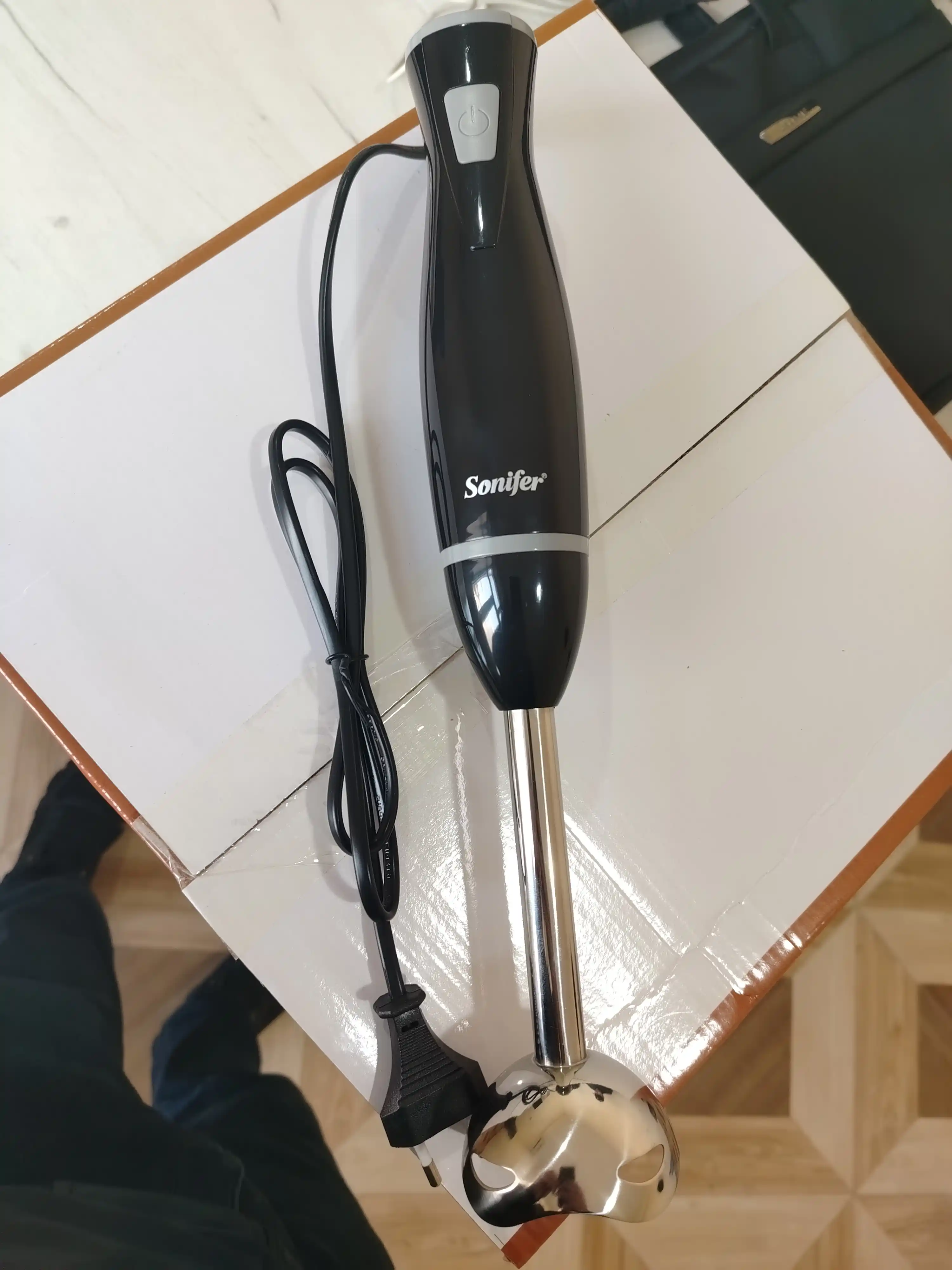 Elektr qo‘l blender Sonifer 200W — smuzi va sharbatlar tayyorlash uchun