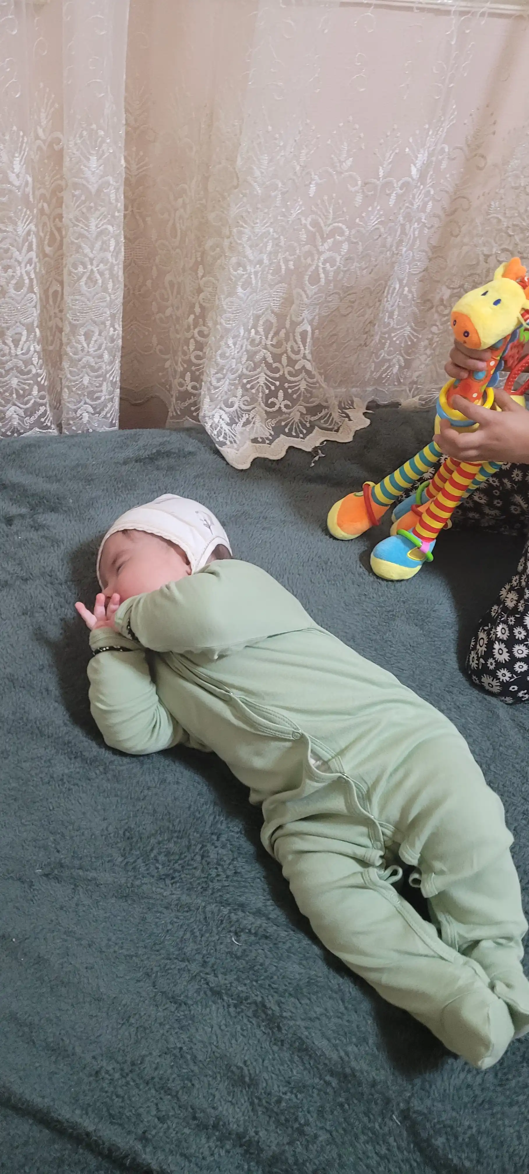 Chaqaloqlar uchun shovqinli o'yinchoq, 0 dan, kemirishli shaqildoq, osilgan jirafa