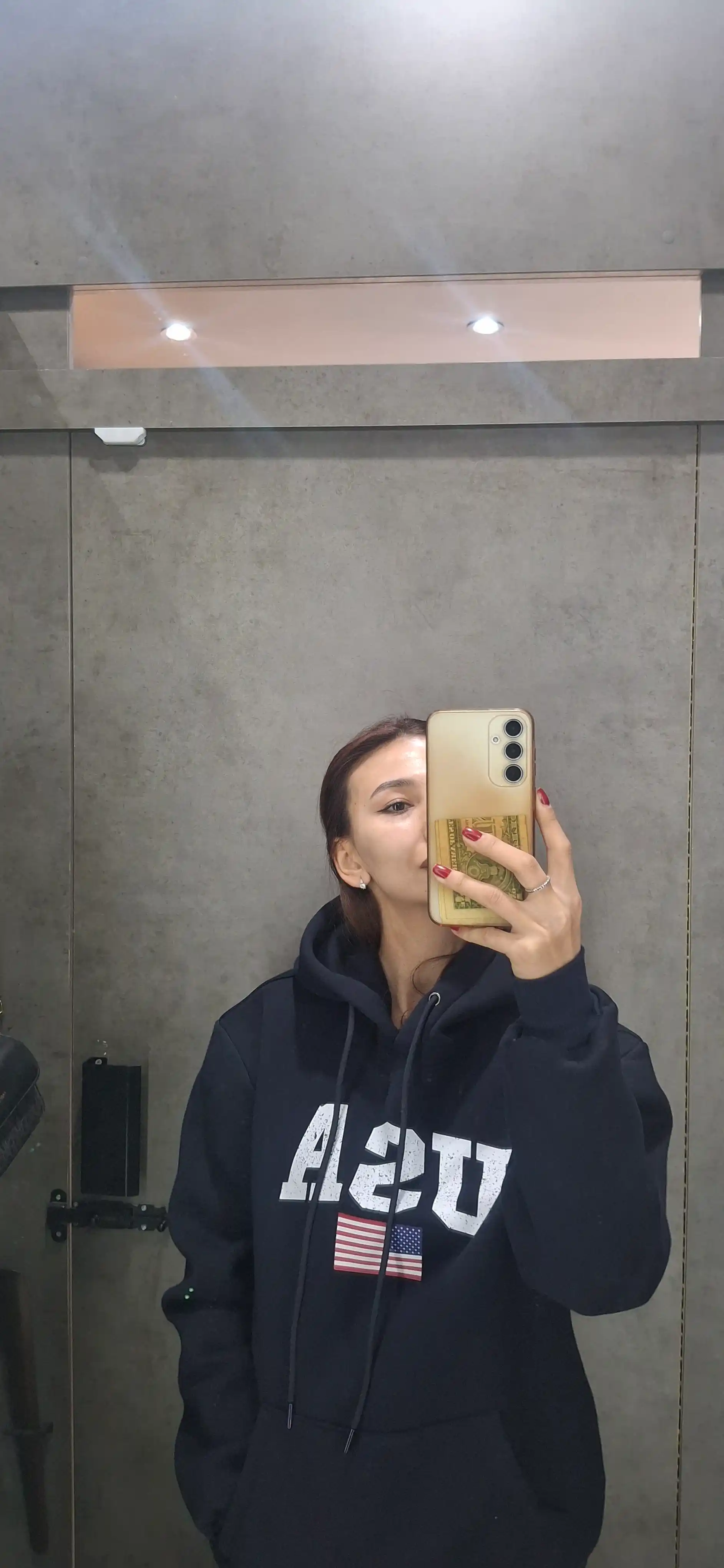 Uniseks, katta o‘lchamli, issiq sochli, kapyushonli xudi