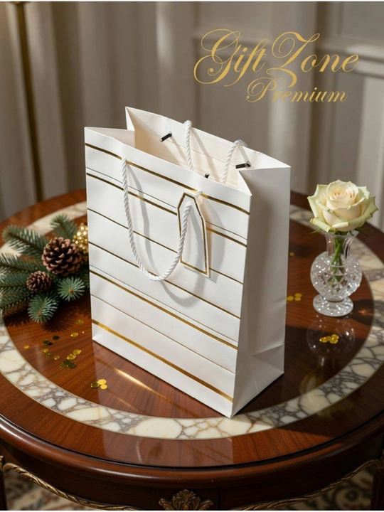 Sovg‘a sumkasi – sovg‘a uchun bezakli paket, turli rang va o‘lcham