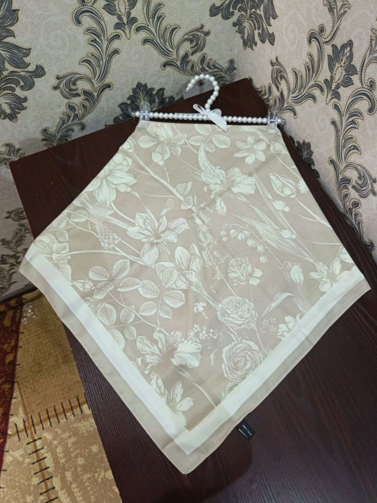 Dior ipak ro‘mollari, ayollar uchun sovg‘a