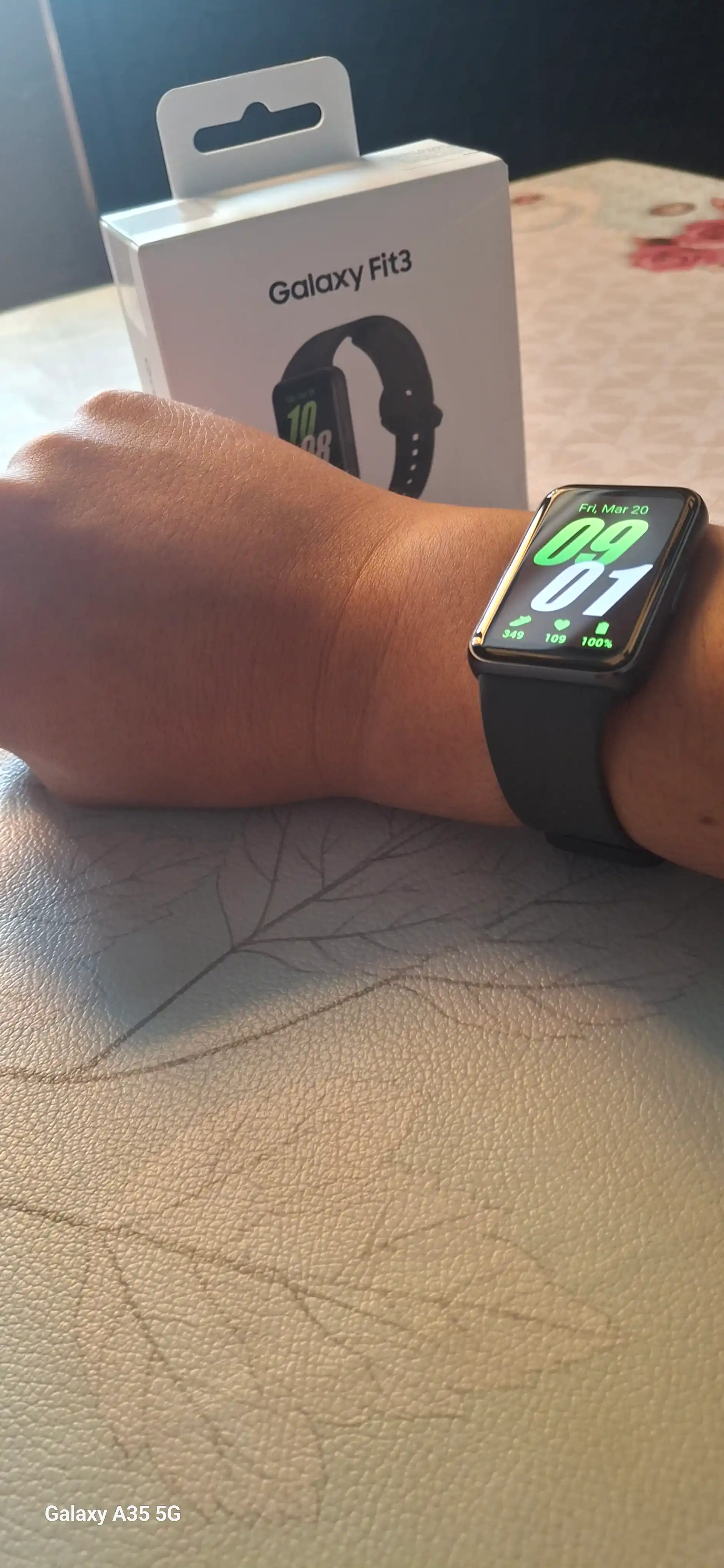 Фитнес браслет Samsung Galaxy Fit 3, 1.6" AMOLED дисплей