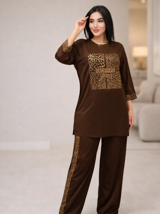 Ayollar komplekt dvoykasi Leopard, turk trikotaji, Swarovski toshli bezak, bahor-yoz uchun