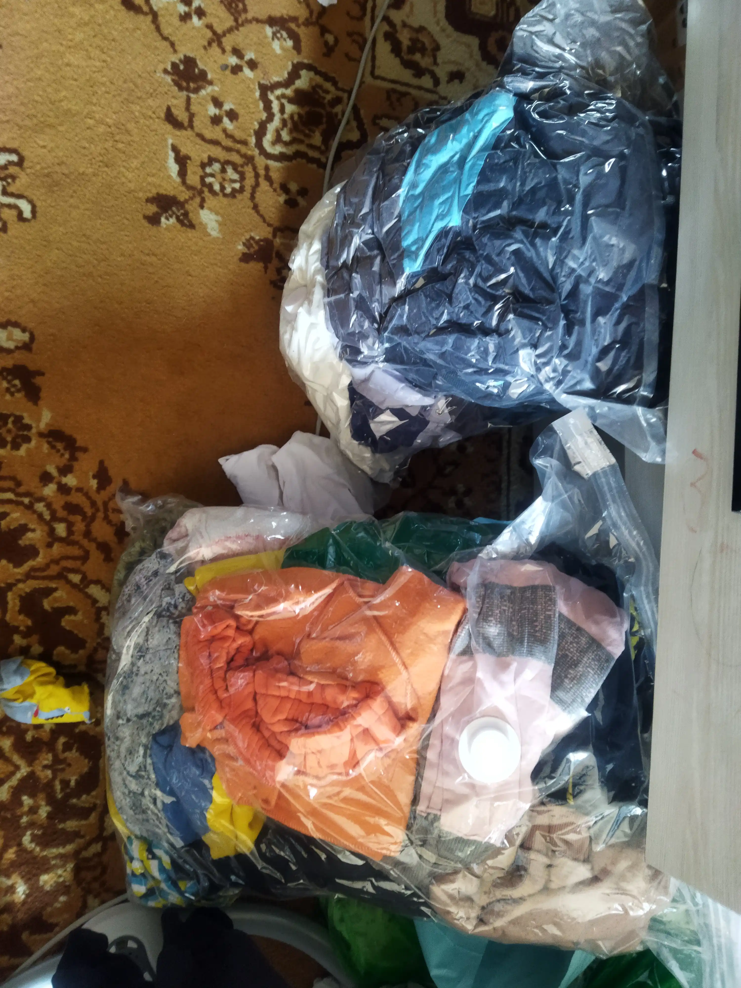 Kiyim-kechak va buyumlarni saqlash uchun vakuumli paketlar
