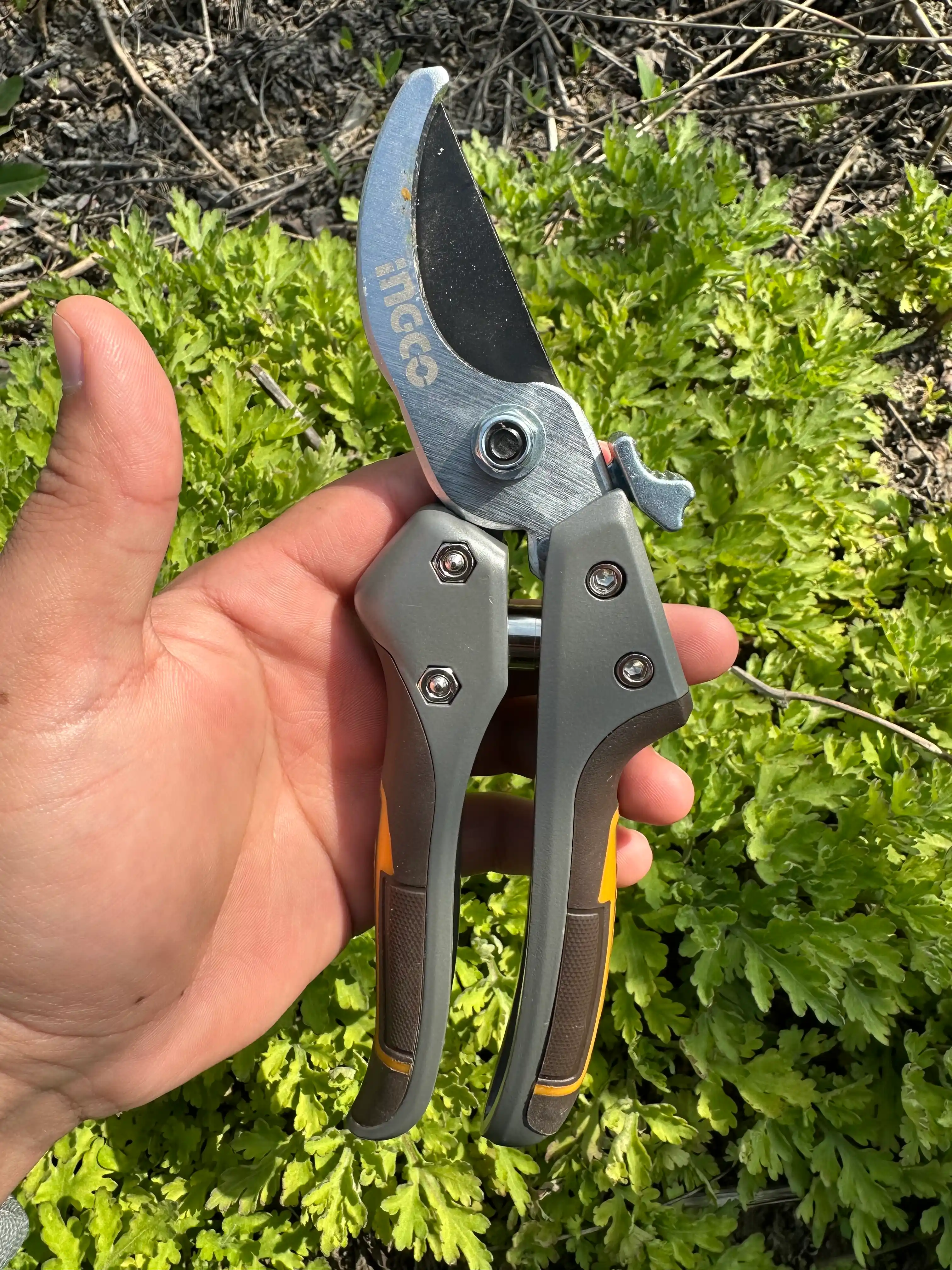 Секатор Ingco HPS0308, 205 мм