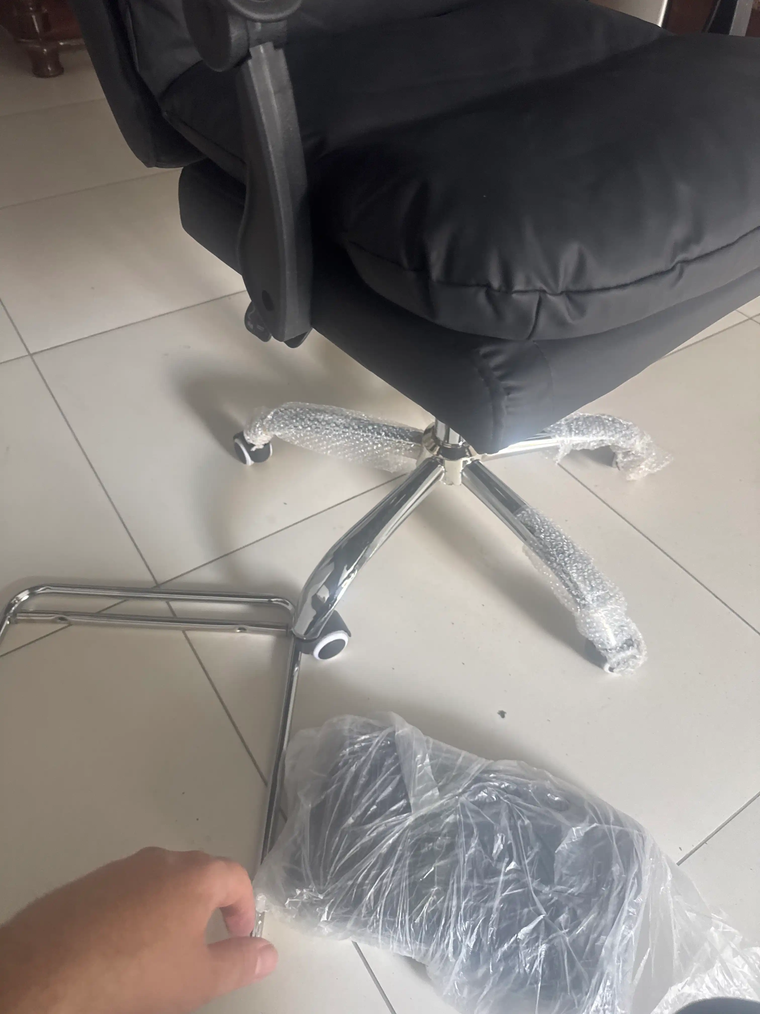 Kompyuter kreslosi, rahbar uchun, "ELEGANT," vibro-massajli, ofis kreslosi