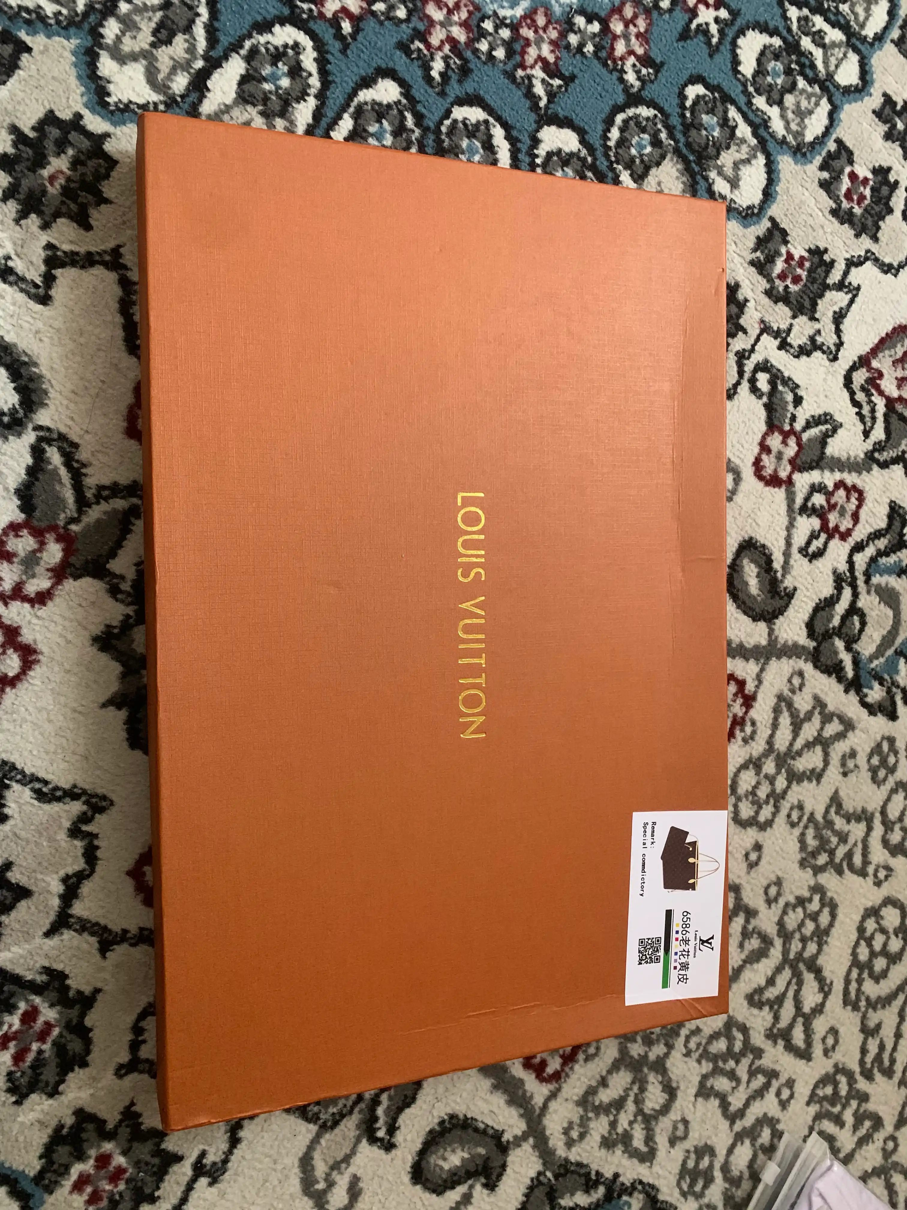 Ayollar sumkasi Louis Vuitton Neverfull uslubida