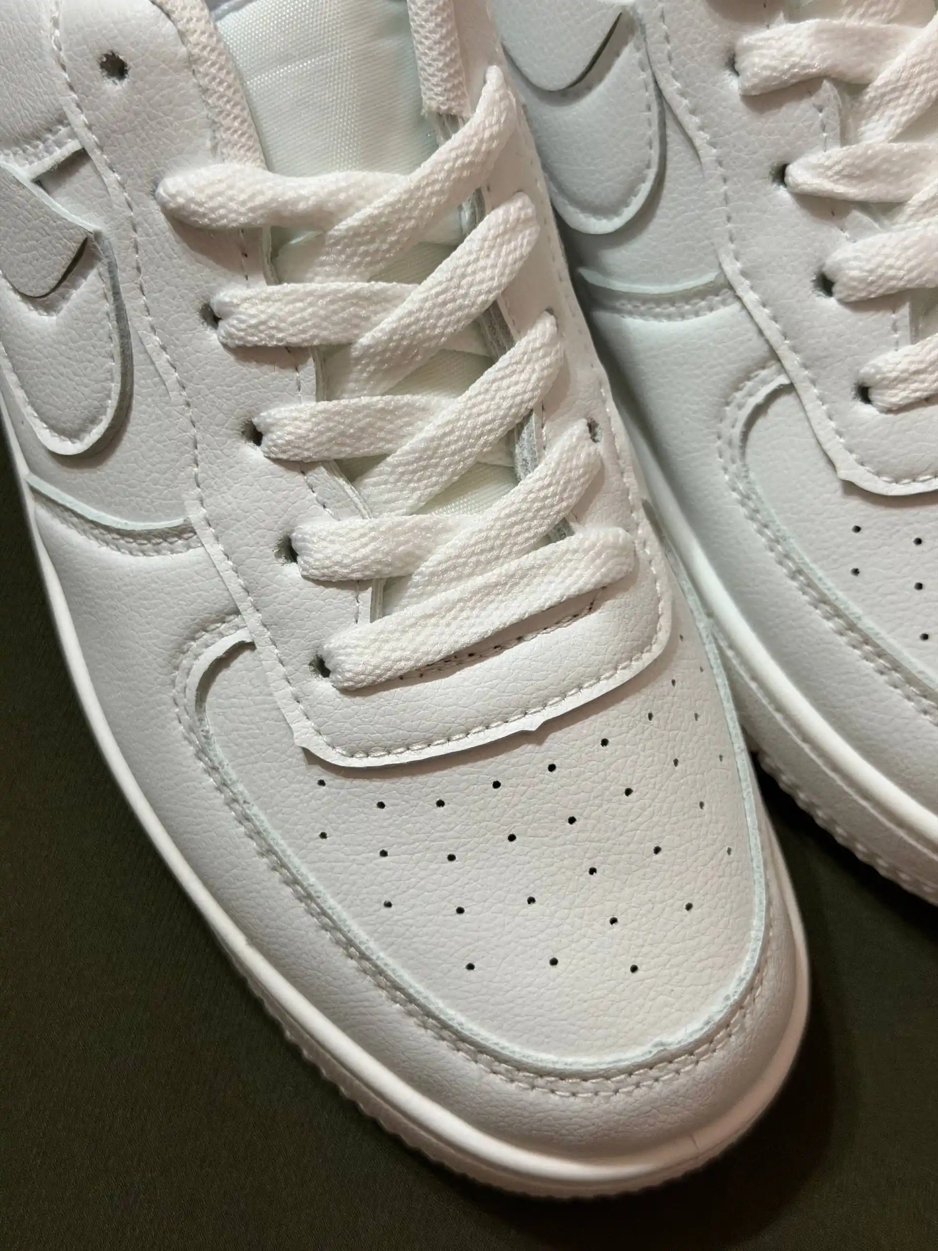 Erkaklar va Ayollar uchun universal sport krossovkalari NIKE AIR FORCE 36-44