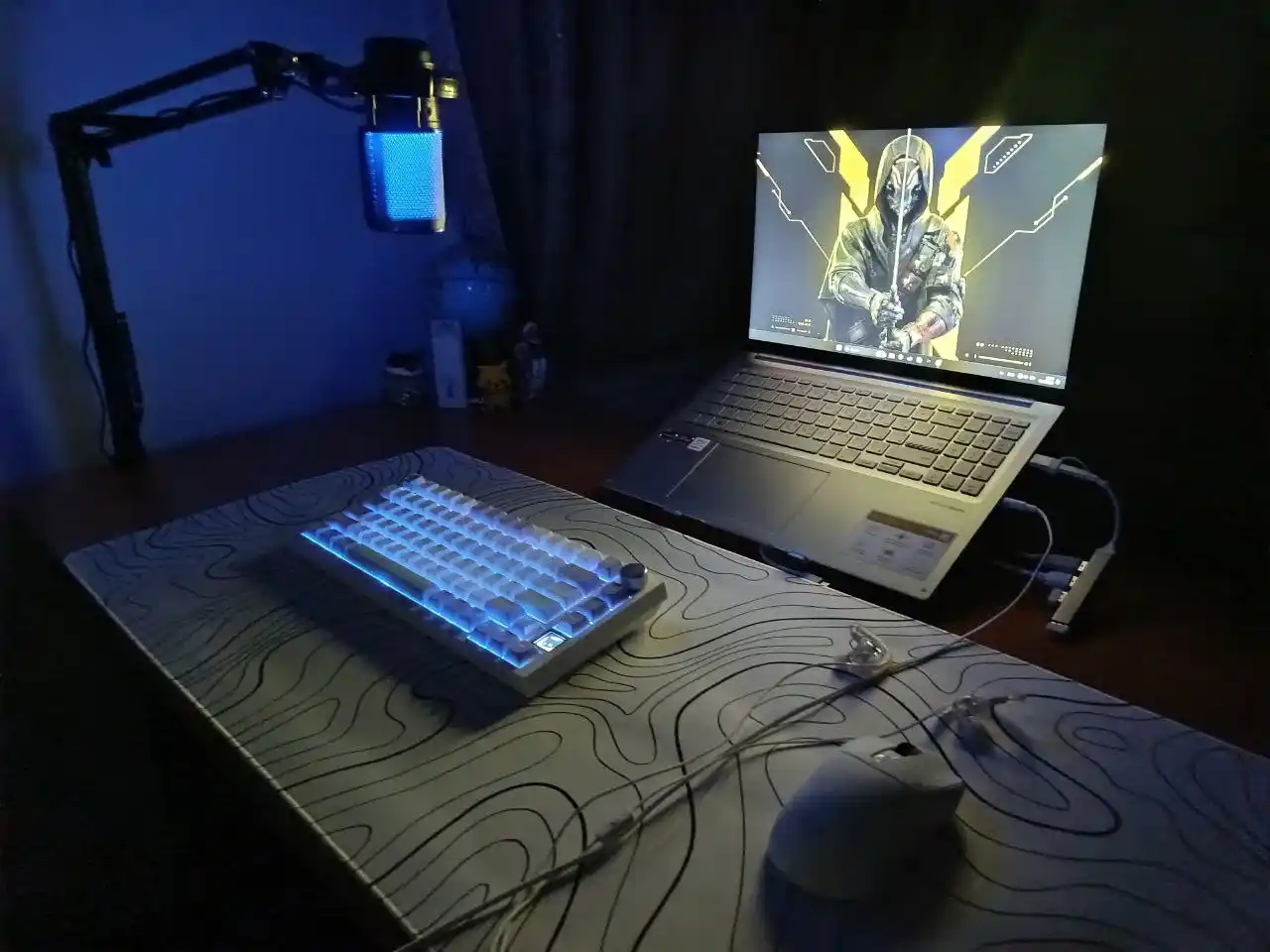 Микрофон конденсаторный игровой с подсветкой RGB с кронштейном, с поп-фильтром для стримов