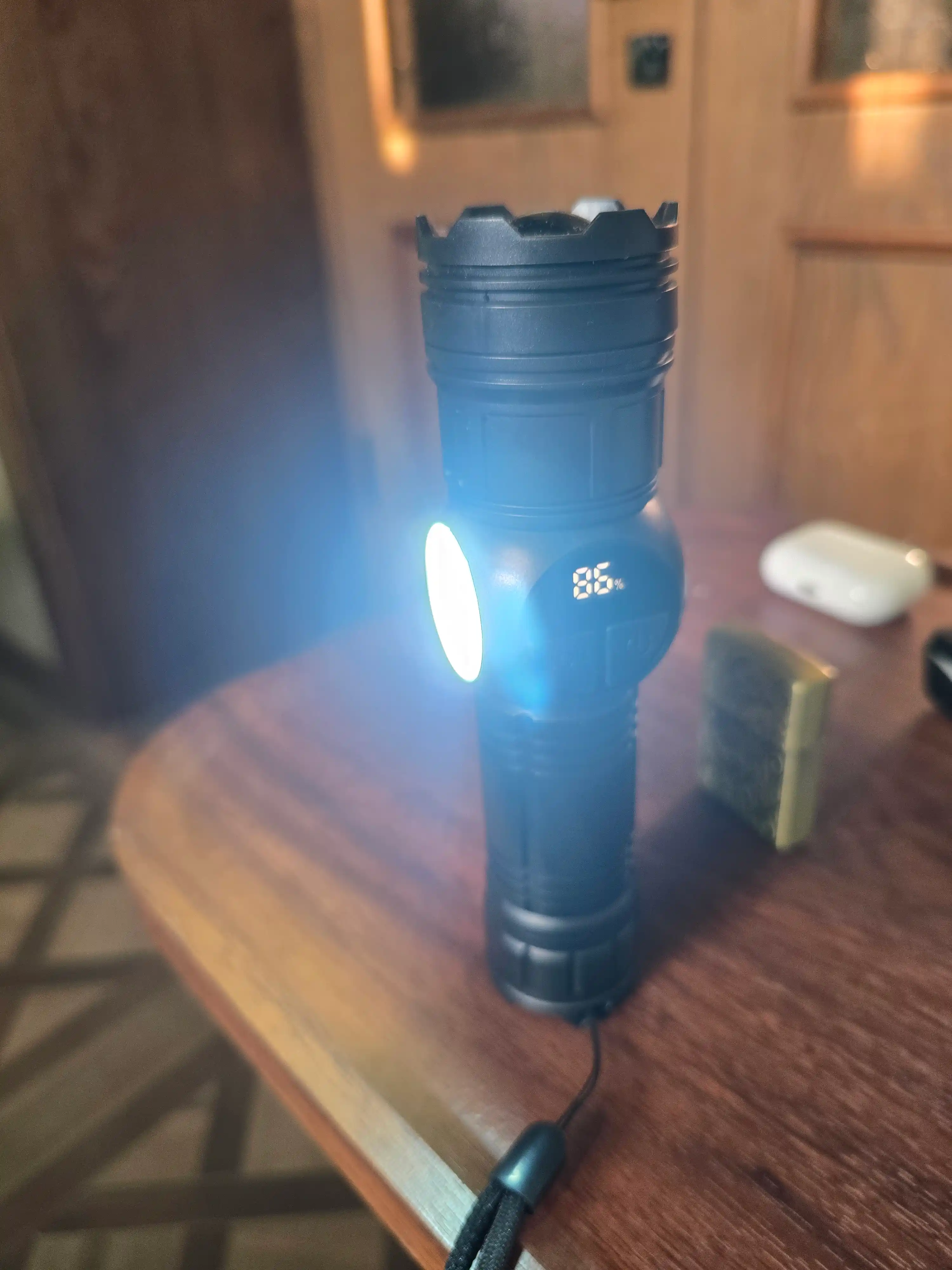Fonar / bx-57 taktik chiroq ZOOM fokusi, USB-C zaryadlash va IPX6 suv himoyasi bilan