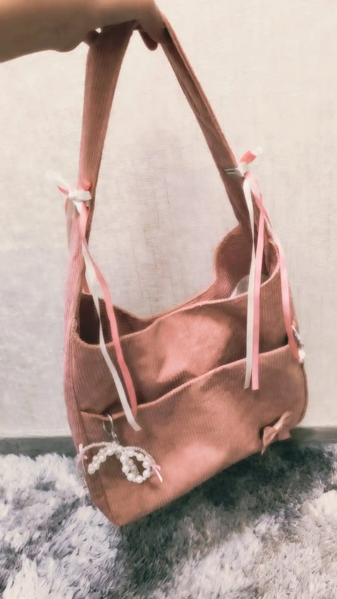 Ayollar shopper sumkasi, baxmaldan, yelkaga taqiladigan, 4 xil rangda: qora, jigar rang, oq, pushti