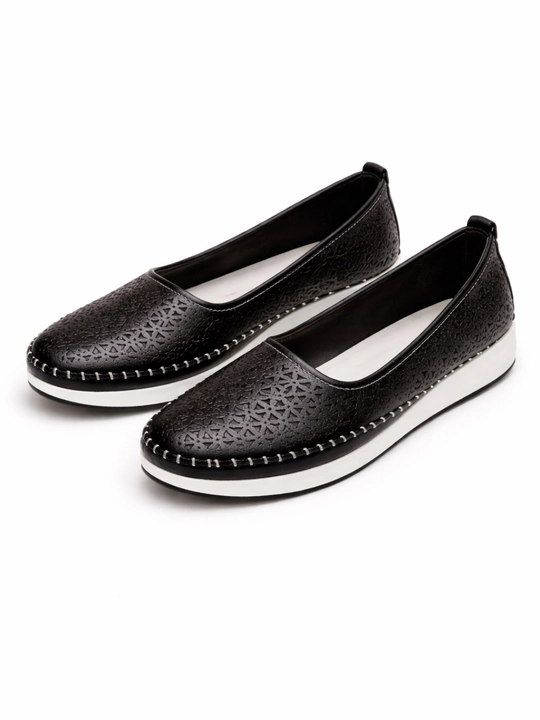Ayollar uchun qora slip-on tufli, perforatsiyali, qulay platformali kundalik oyoq kiyim