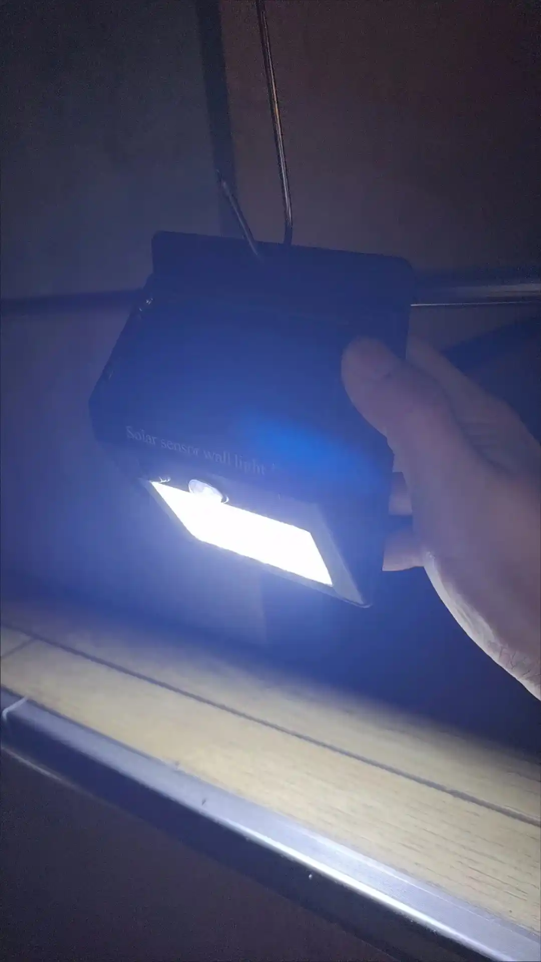 Quyosh energiyali devor chirog‘i 20 LED harakat datchikli tashqi yoritish