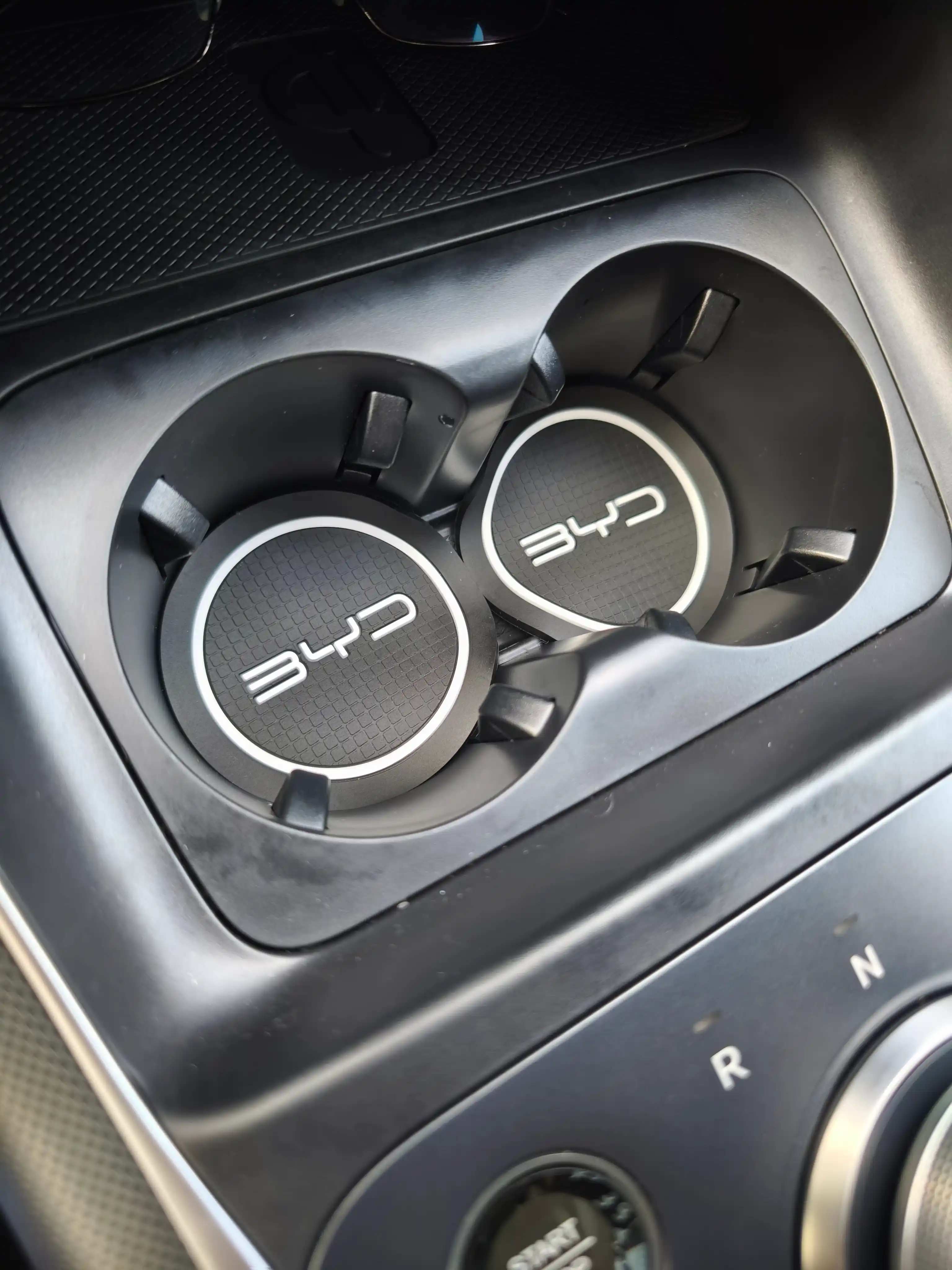 Коврик противоскользящий в подстаканник, с логотипом BYD