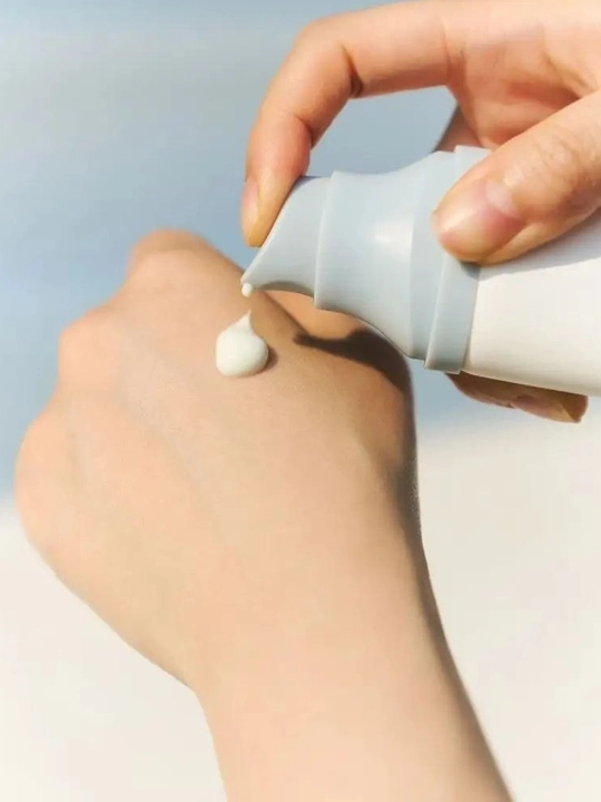 SPF 50+PA+++ sentellali krem, quyoshdan himoyalovchi Skin 1004 kremi, yuz uchun krem