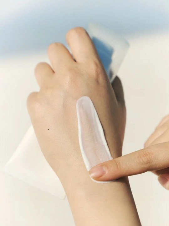 SPF 50+PA+++ sentellali krem, quyoshdan himoyalovchi Skin 1004 kremi, yuz uchun krem