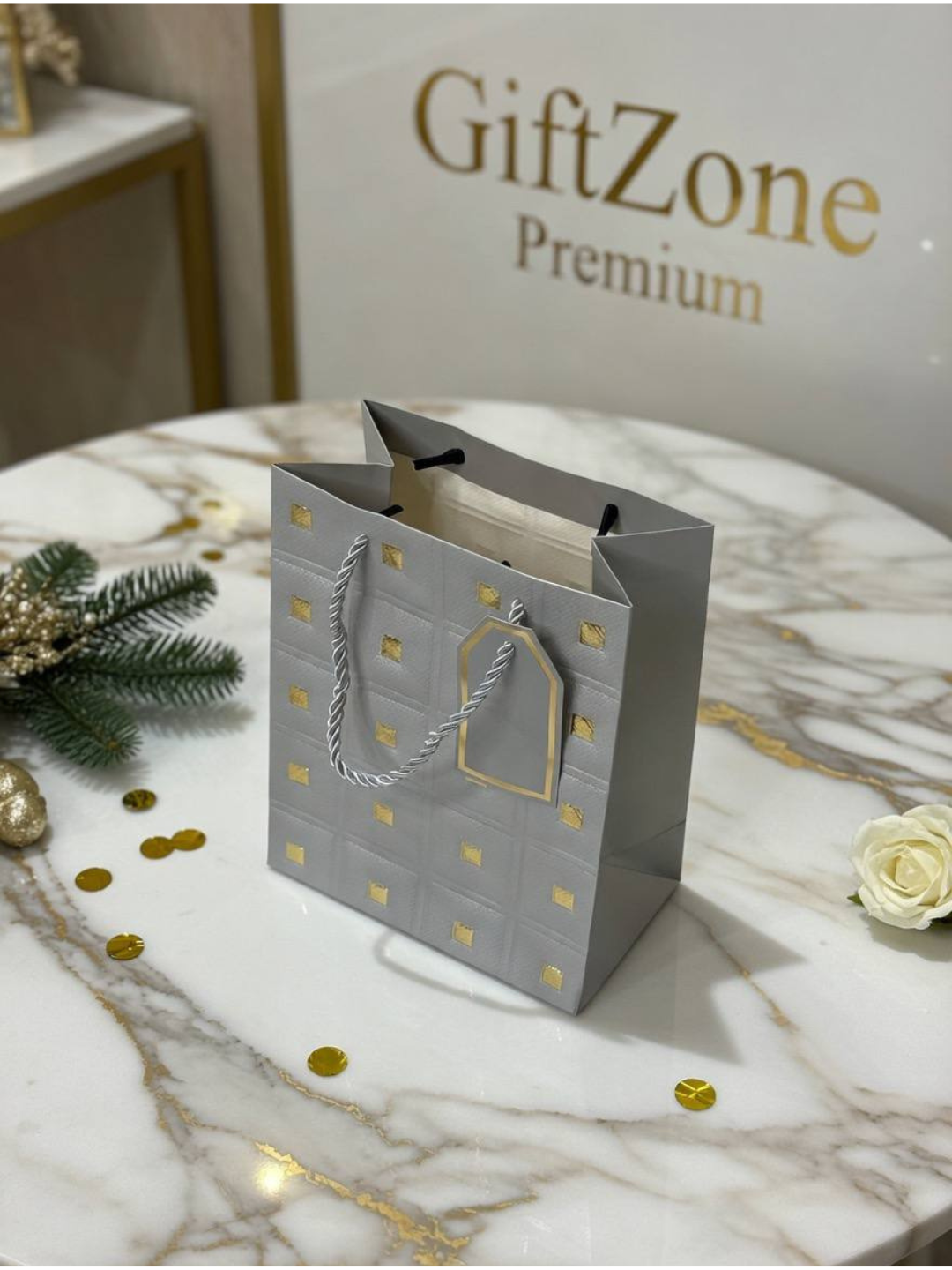 Sovg‘a sumkasi – sovg‘a uchun bezakli paket, turli rang va o‘lcham