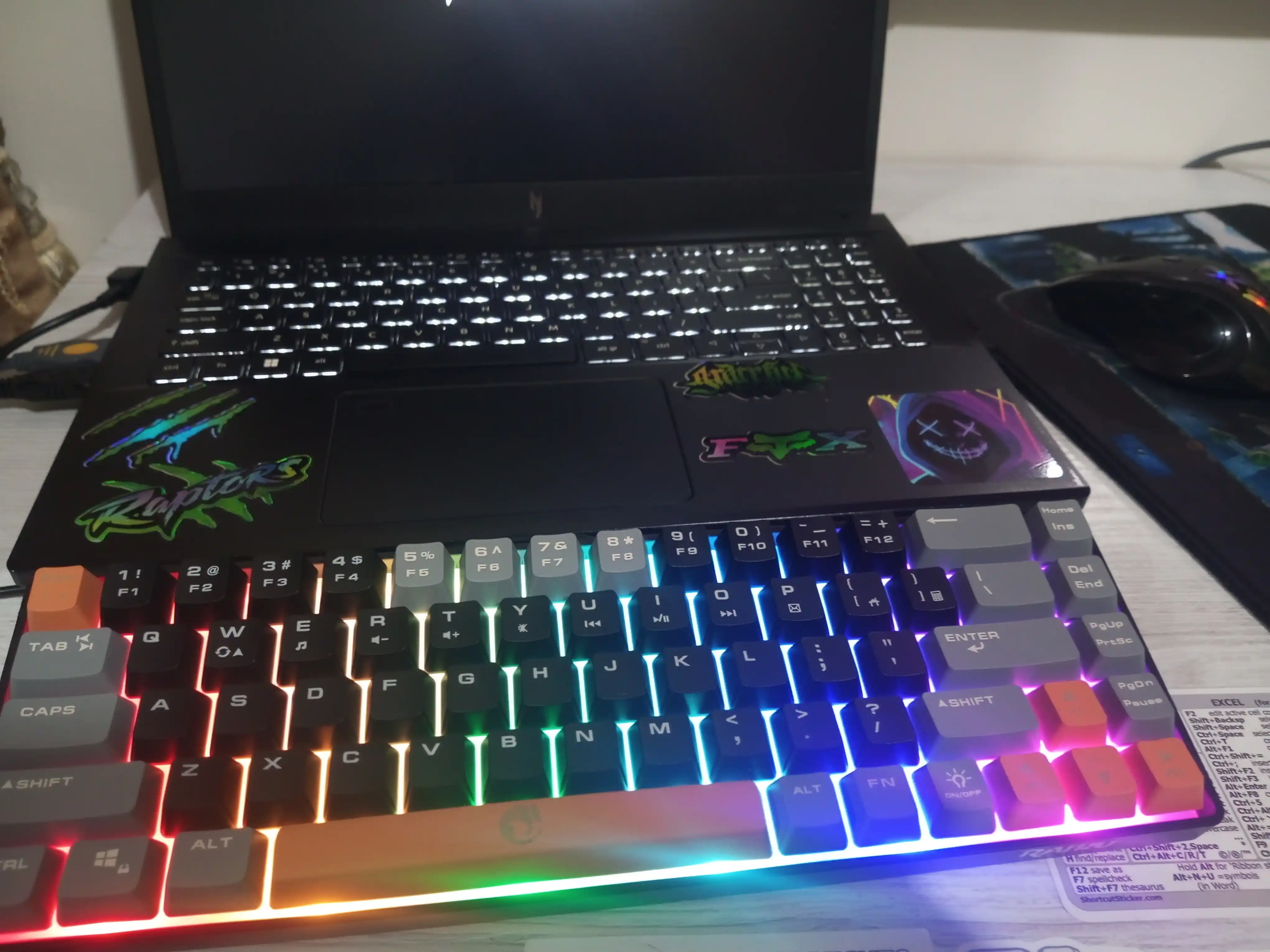 RGB klaviatura, simli, simsiz, mexanik variantlar, klaviatura + sichqoncha to‘plami