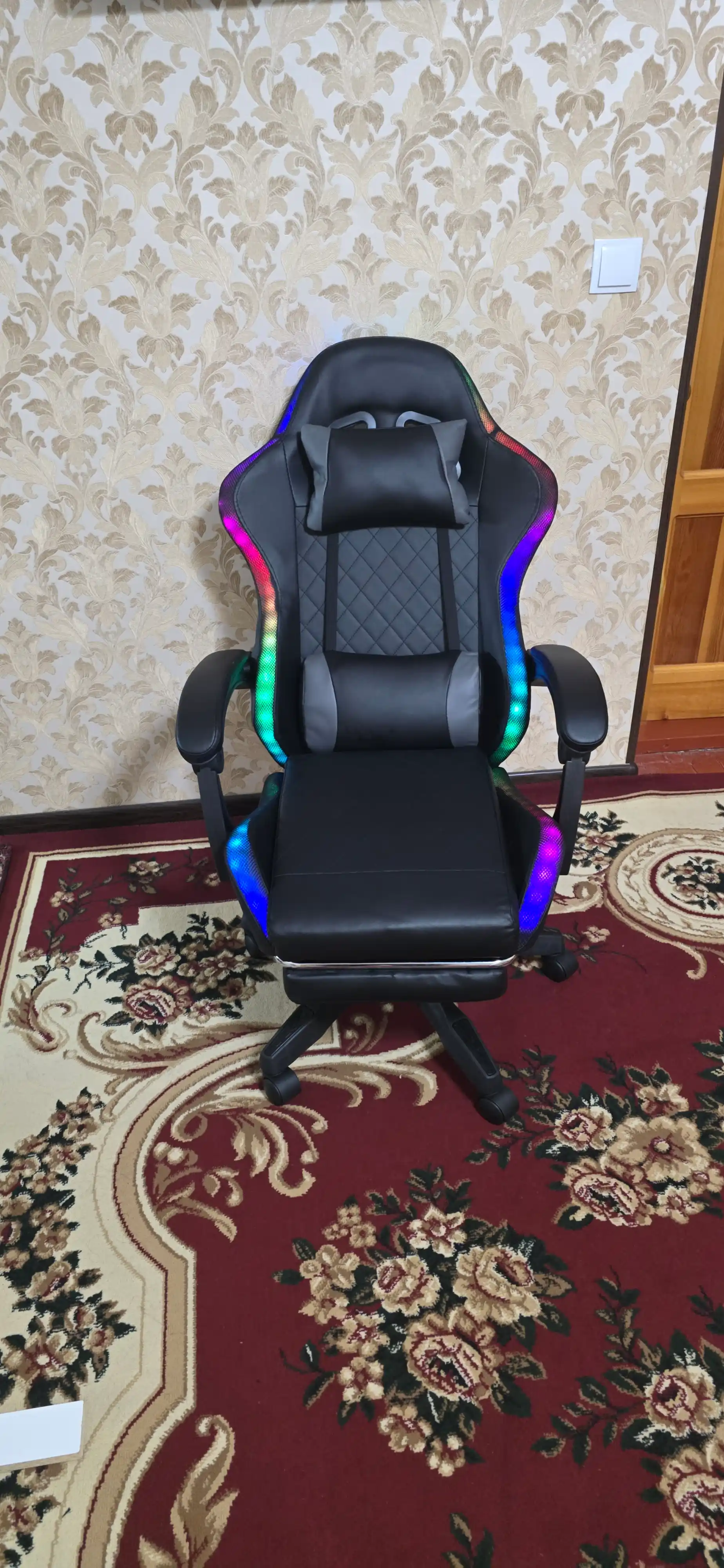 Игровое кресло с  LED-подсветкой, кресло для геймеров, с ножками на колесиках