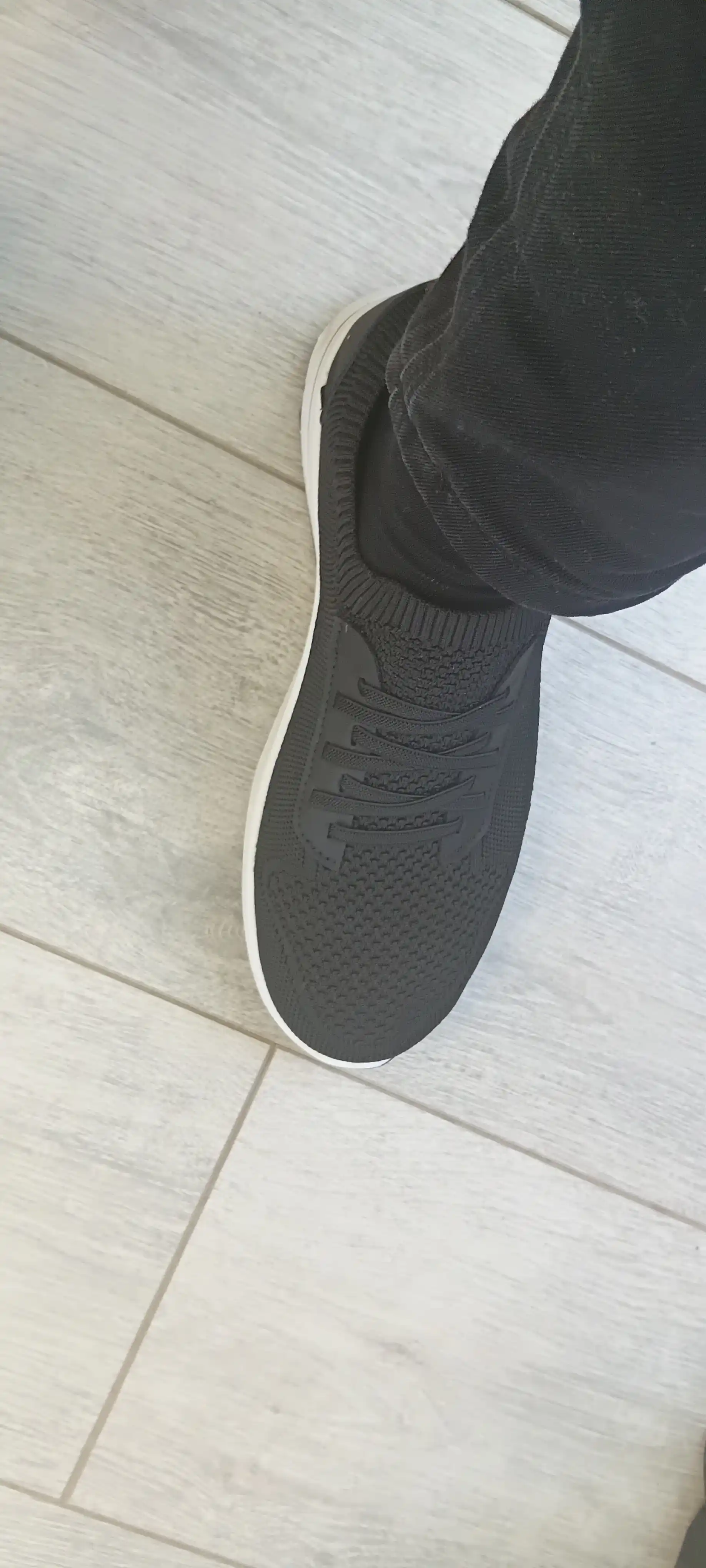 Bahor va yoz uchun erkaklar kundalik krossovkalari, yengil va qulay modeli