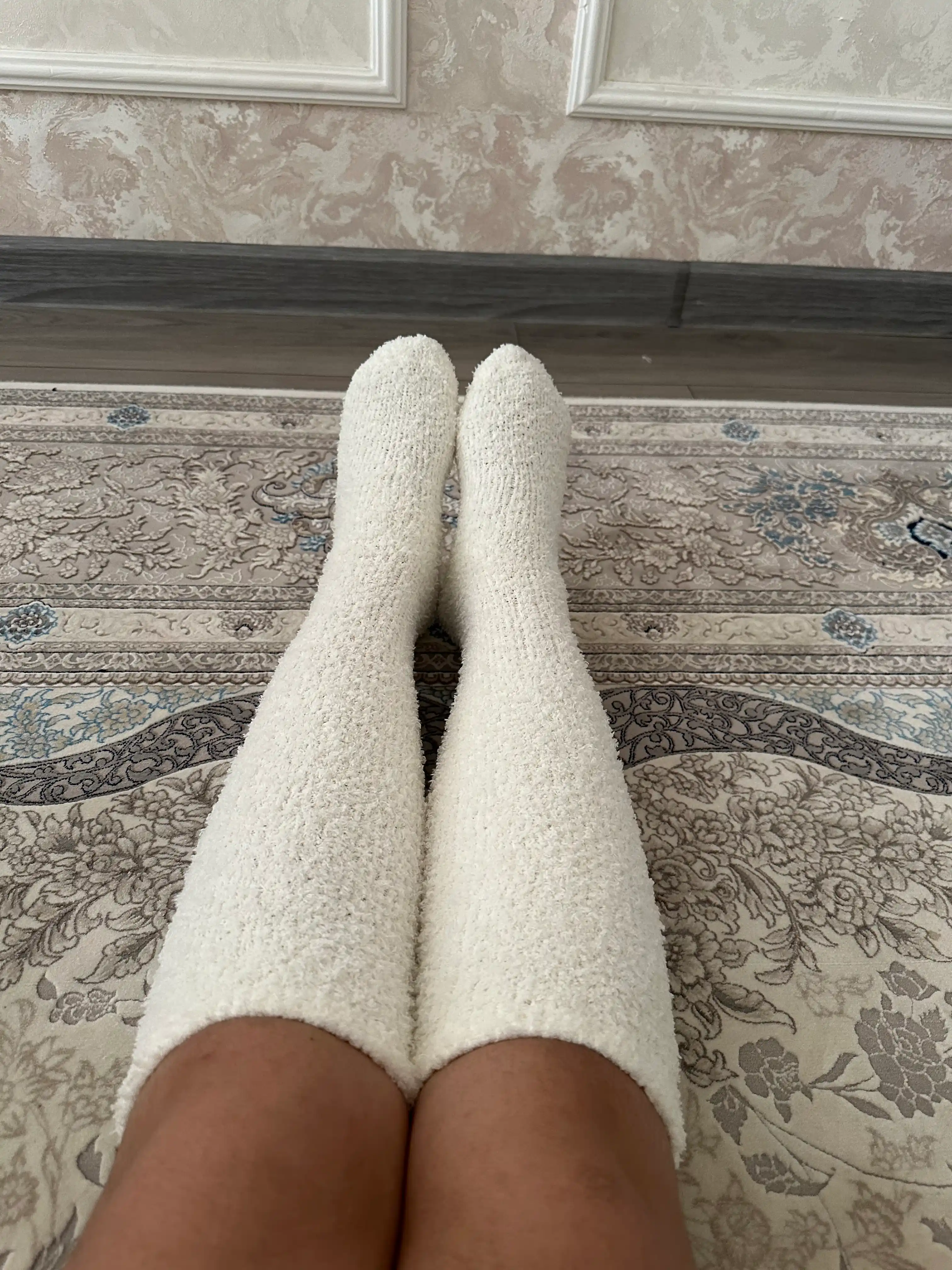 Ayollar paypoqlari, tizzadan yuqorisida, kuz qish davrida marjon junidan yumshoq va issiq