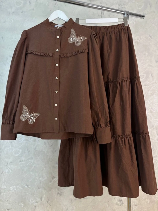 Ayollar kostyumi 2 ta (ko‘ylak + yubka), kapalak naqshli to‘plam - 