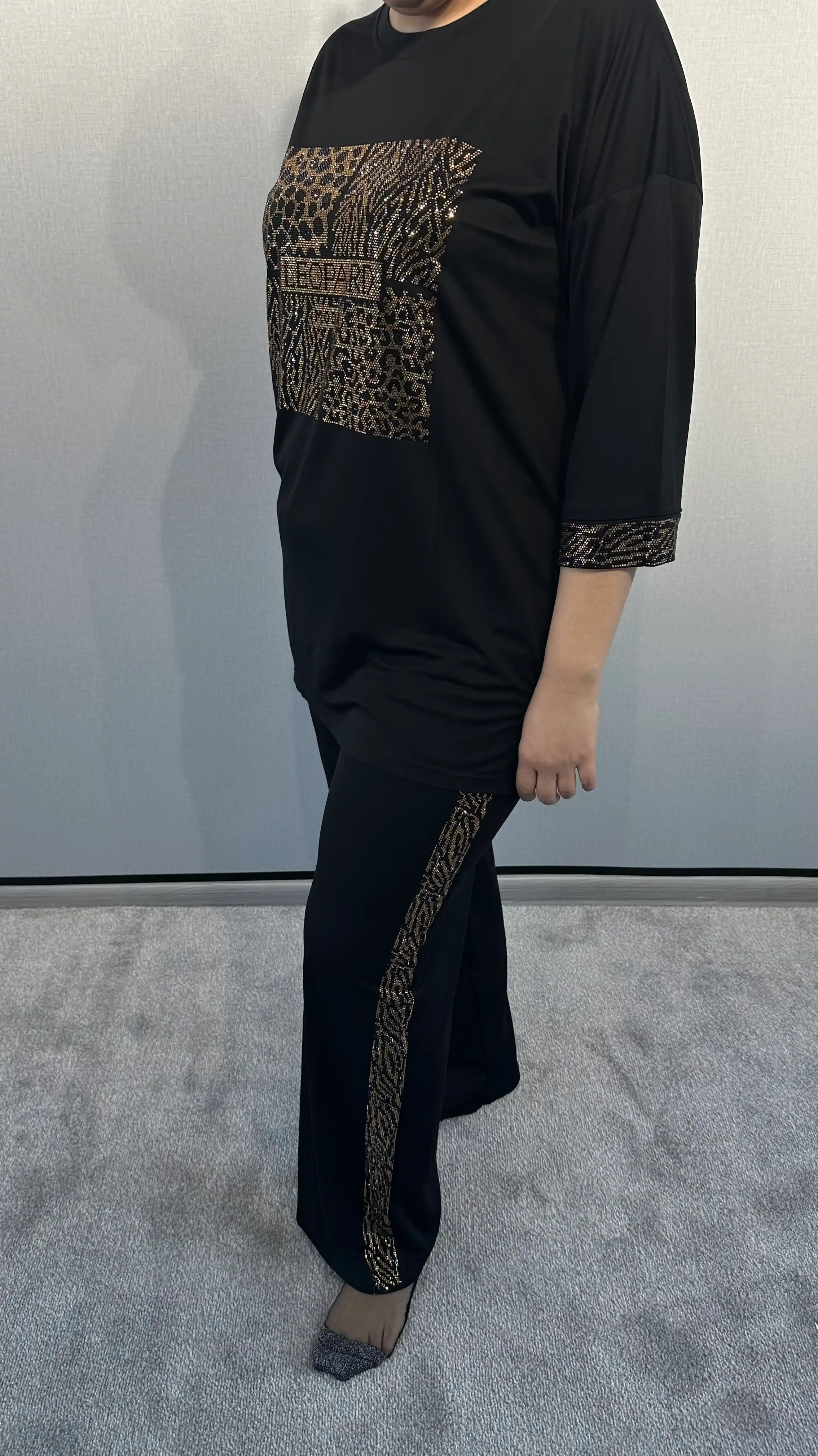 Ayollar komplekt dvoykasi Leopard, turk trikotaji, Swarovski toshli bezak, bahor-yoz uchun