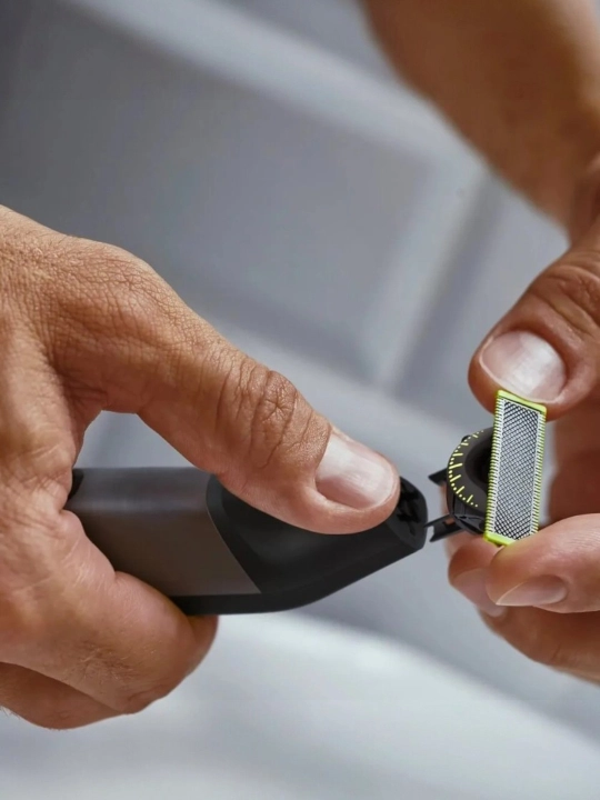 Триммер Philips OneBlade Pro 360 QP6542/15: для лица и тела, 90 мин работы, LED дисплей