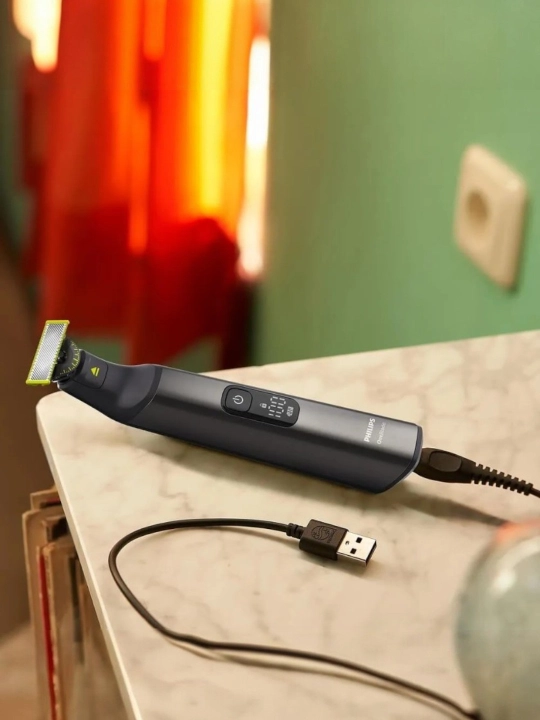 Триммер Philips OneBlade Pro 360 QP6542/15: для лица и тела, 90 мин работы, LED дисплей