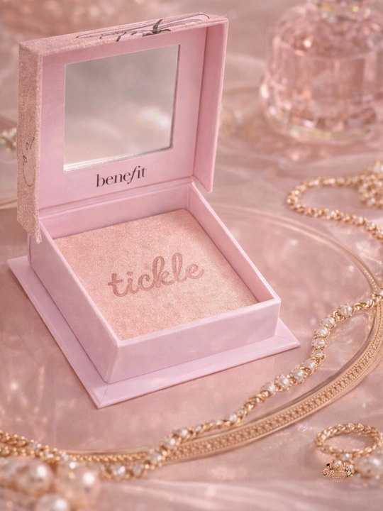 Benefit Dandelion Twinkle Highlighter, tabiiy yorqinlik, kundalik va kechki makeup uchun