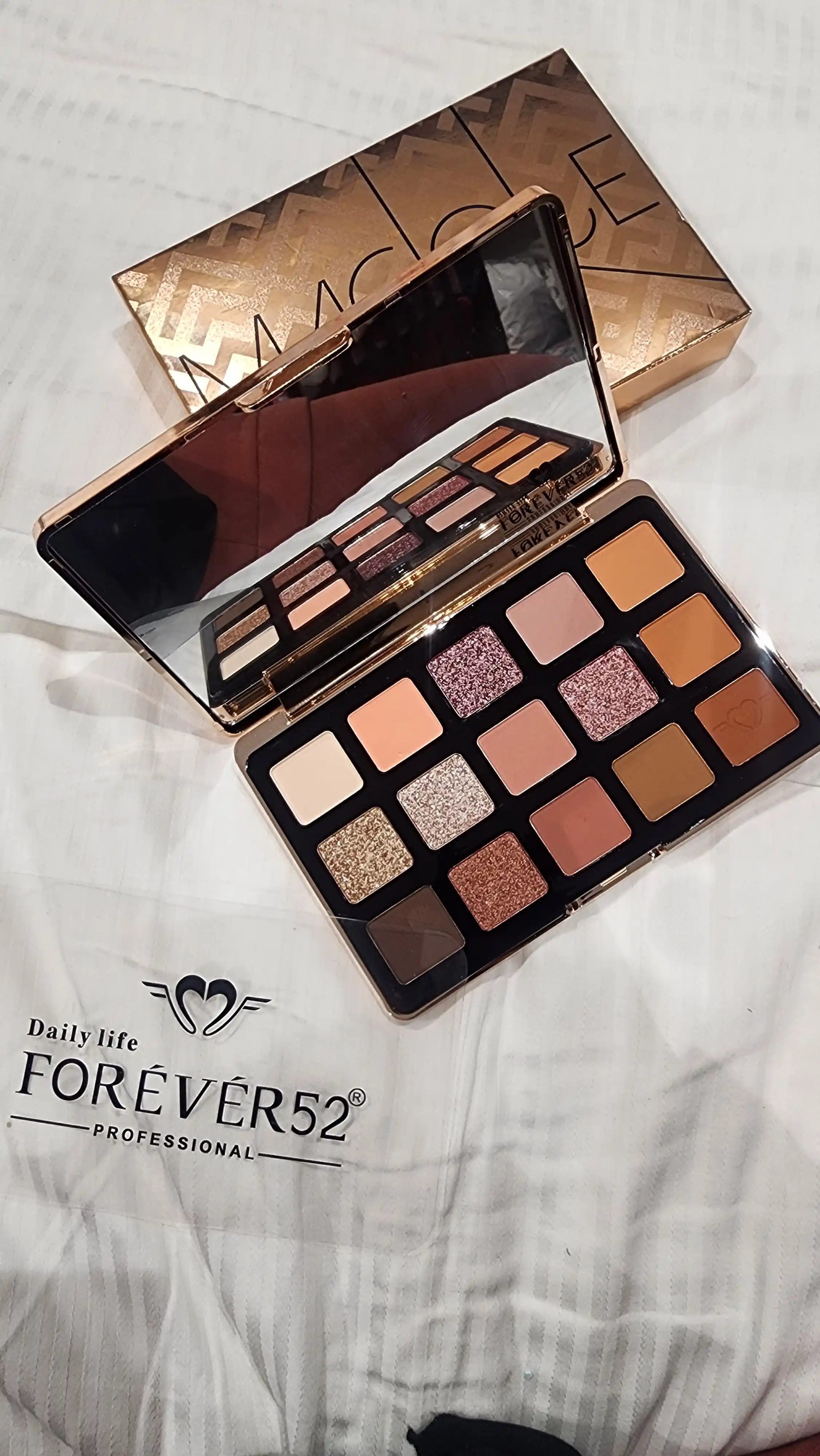 Forever Magque 15 color eyeshadow, 15 ta rangdan iborat tenlar palitrasi , 15 gr